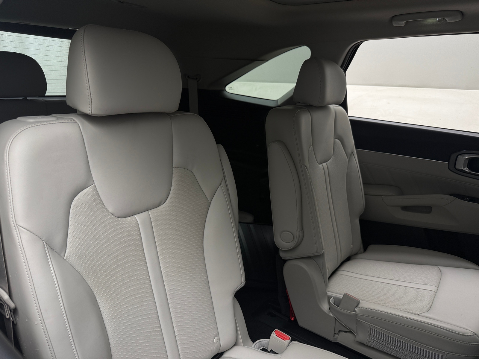 Thumbnail: 2023 Kia Sorento - 5