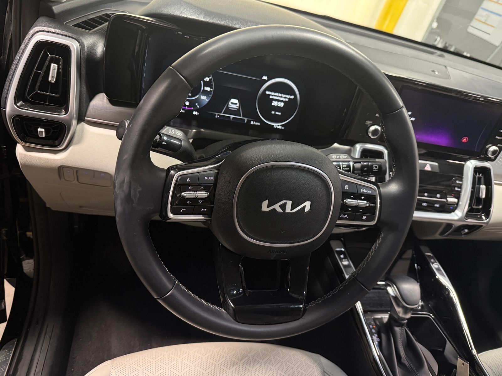 Thumbnail: 2023 Kia Sorento - 4