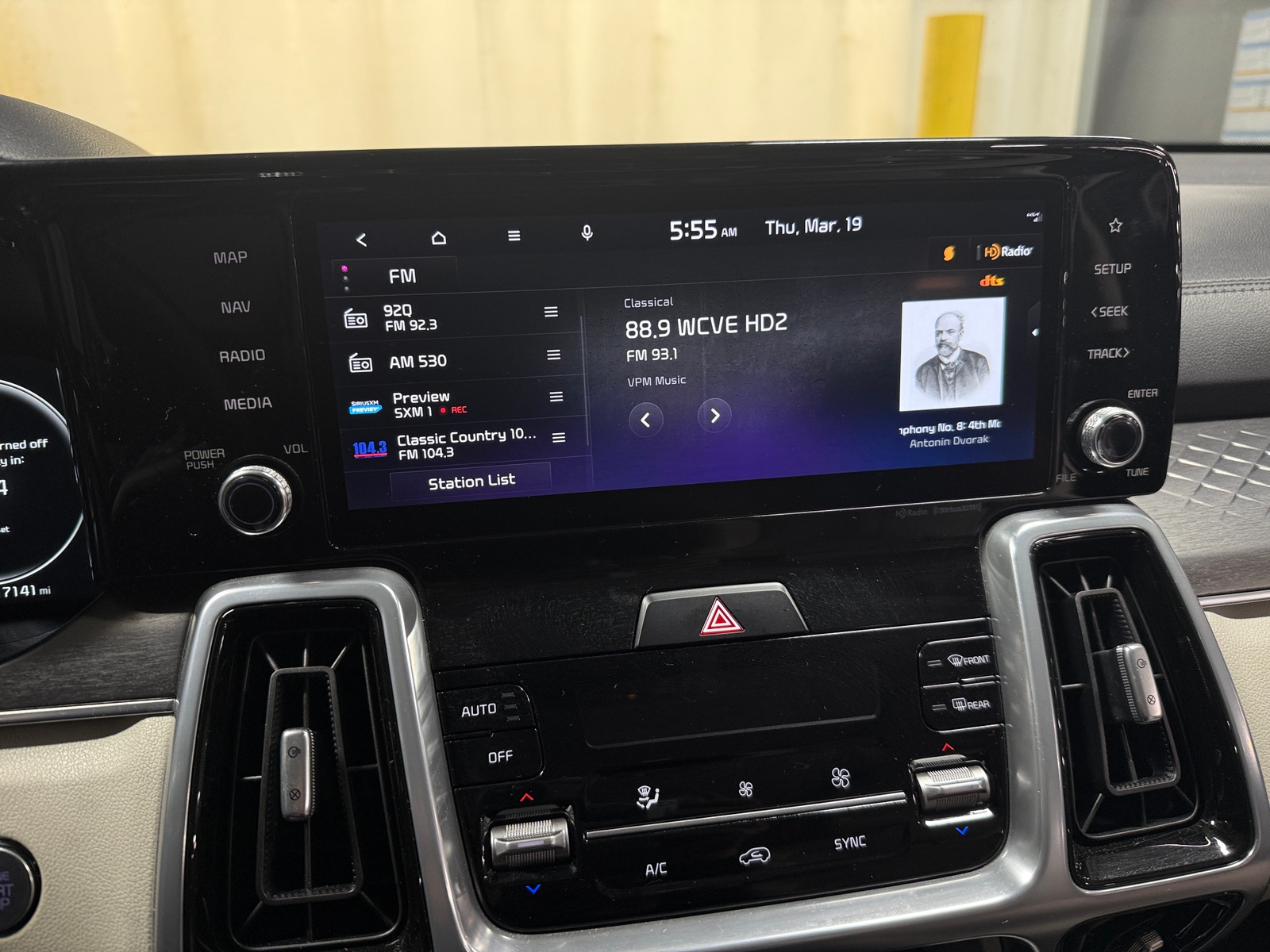 Thumbnail: 2023 Kia Sorento - 3