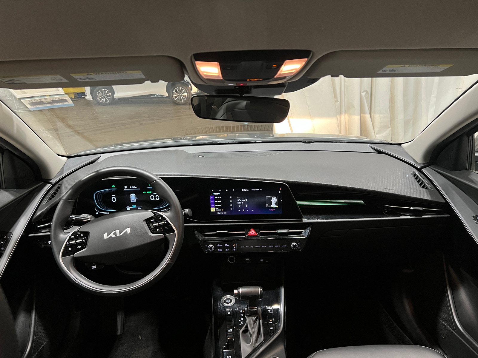 Thumbnail: 2023 Kia Niro - 3