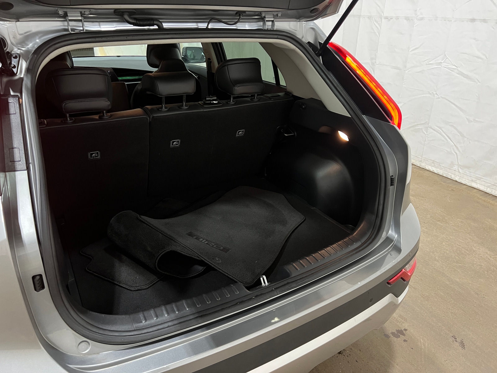 Thumbnail: 2023 Kia Niro - 7