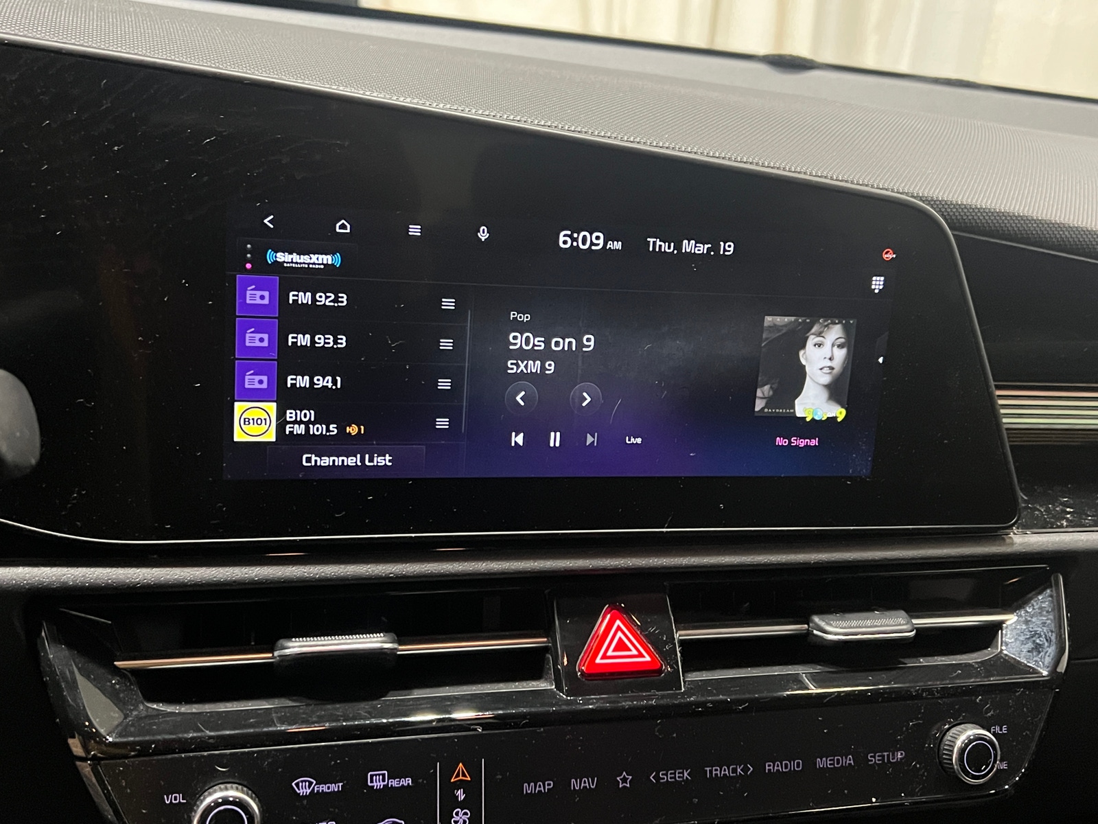 Thumbnail: 2023 Kia Niro - 4