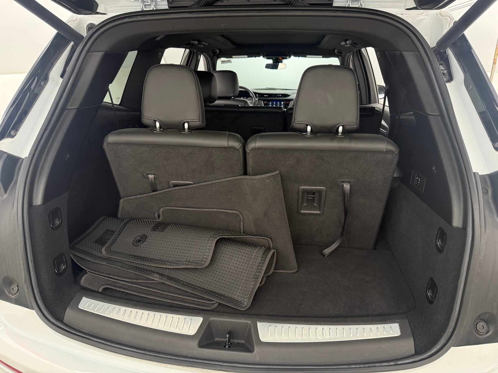 Thumbnail: 2024 Cadillac XT6 - 6