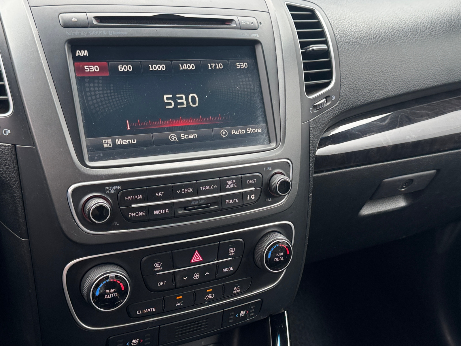 Thumbnail: 2015 Kia Sorento - 3