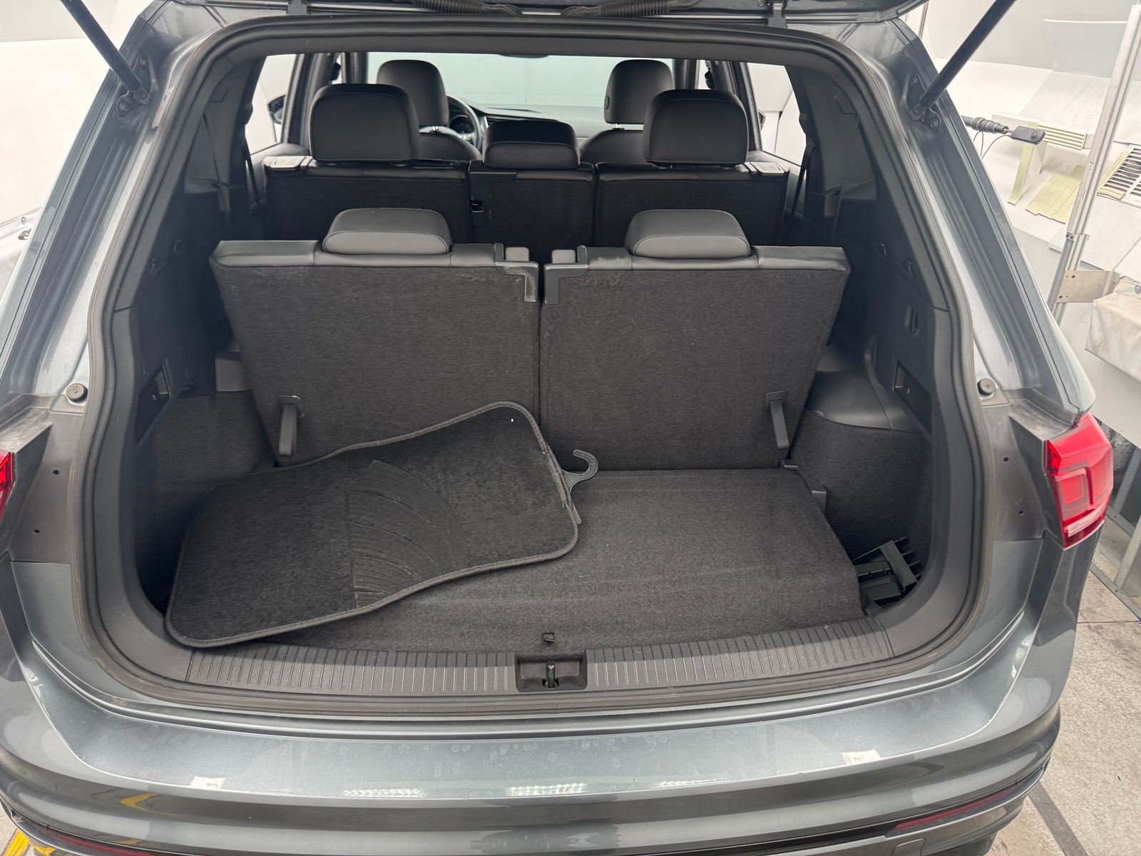 Thumbnail: 2020 Volkswagen Tiguan - 6