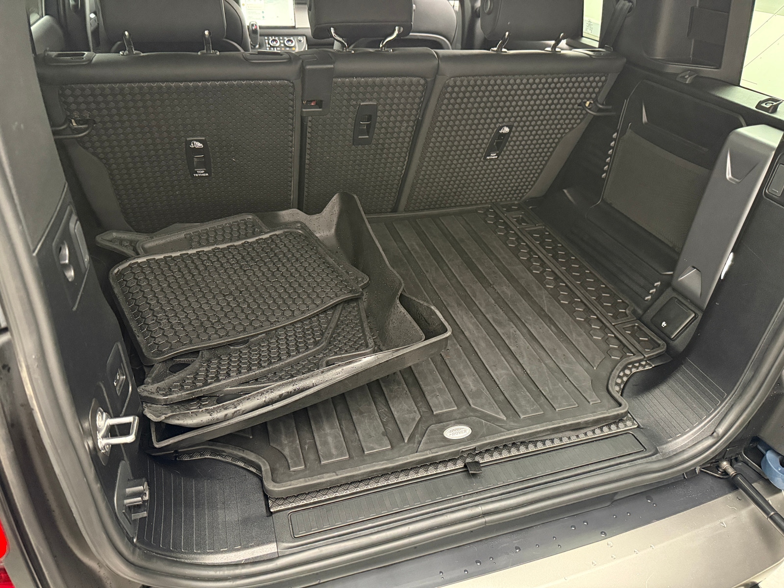 Thumbnail: 2025 Land Rover Defender - 6