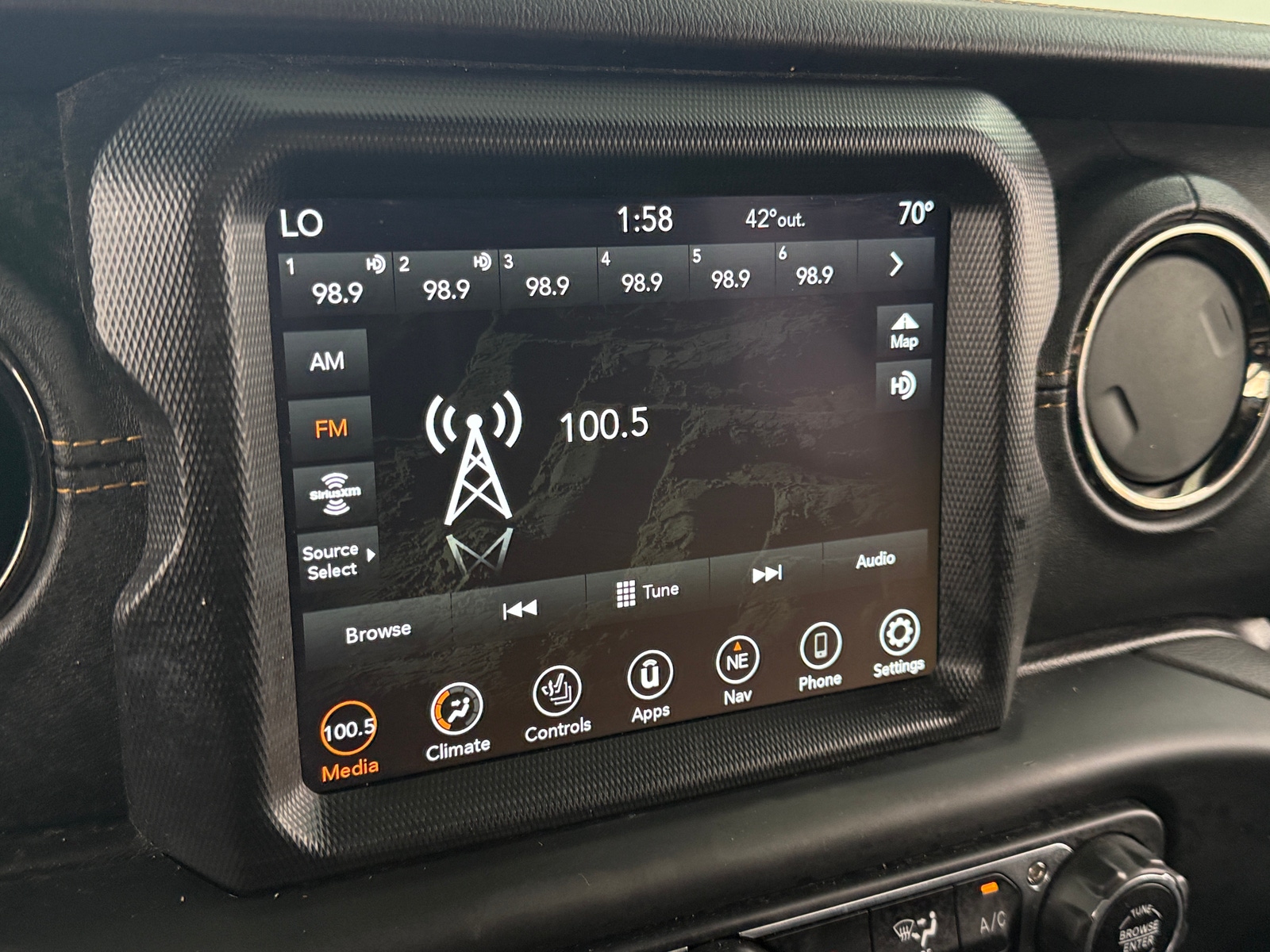 Thumbnail: 2021 Jeep Gladiator - 3