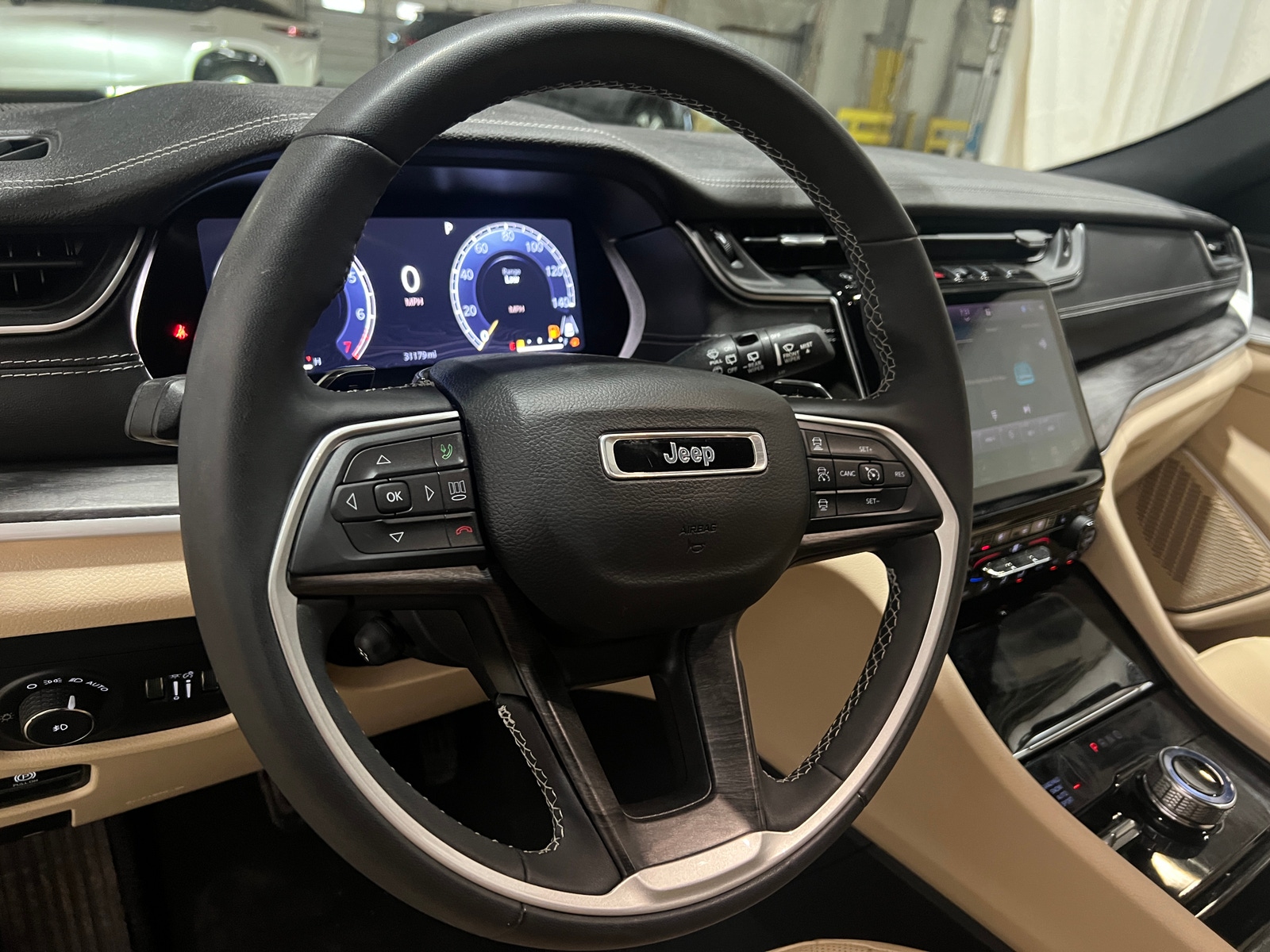 Thumbnail: 2023 Jeep Grand Cherokee L - 4