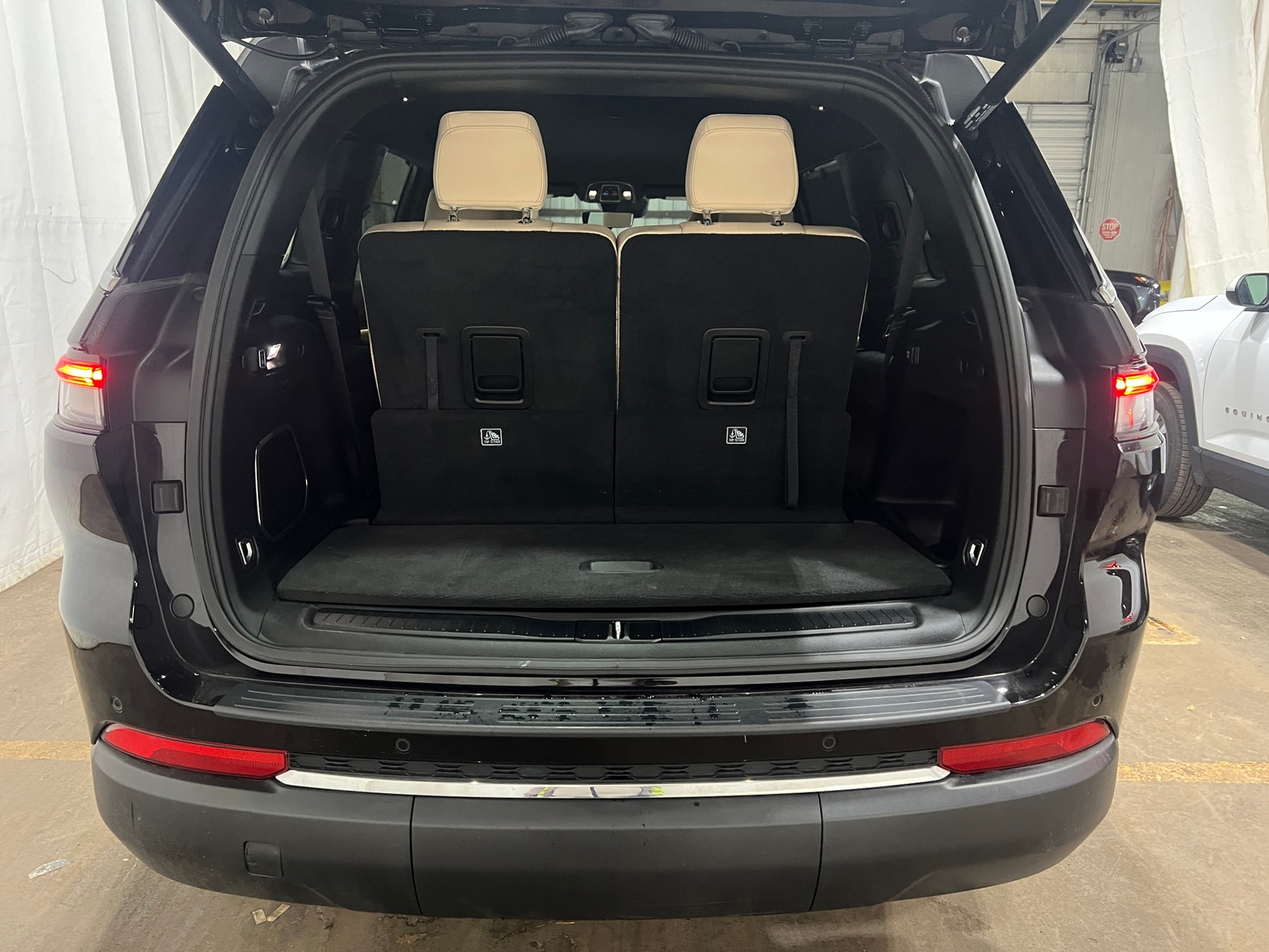 Thumbnail: 2023 Jeep Grand Cherokee L - 6