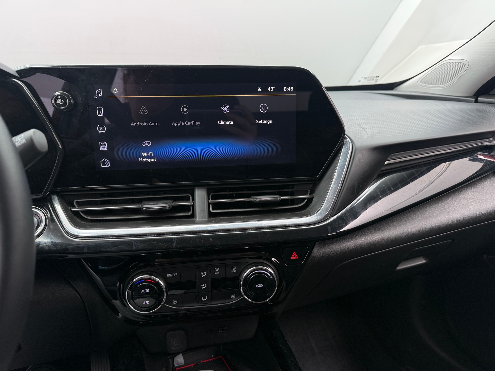 Thumbnail: 2024 Chevrolet Trax - 3