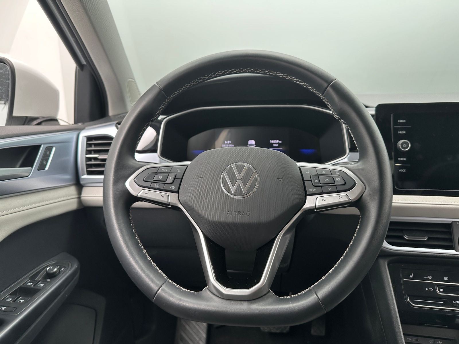 Thumbnail: 2025 Volkswagen Taos - 5