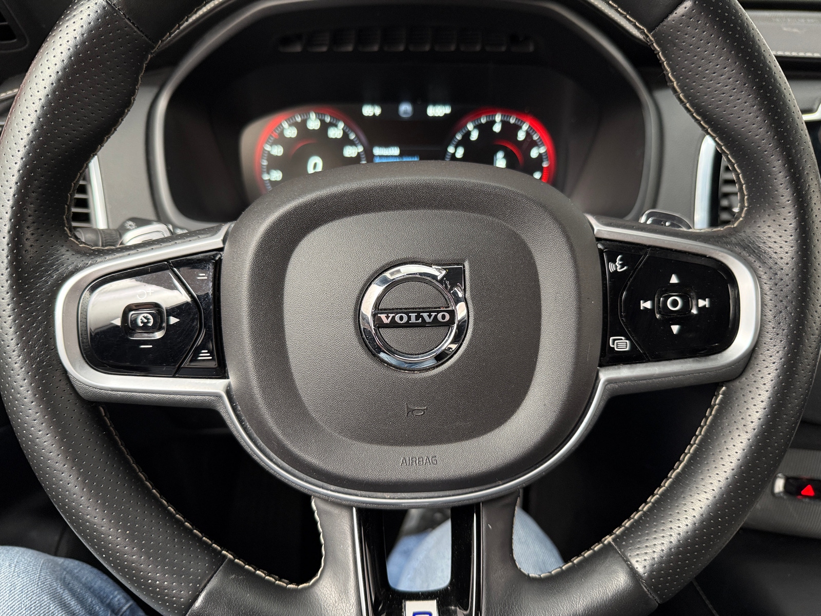 Thumbnail: 2019 Volvo XC90 - 4