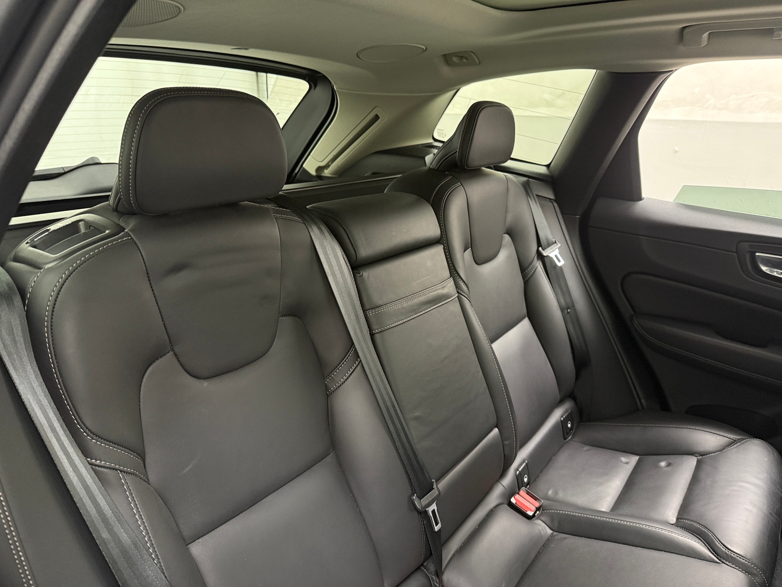 Thumbnail: 2022 Volvo XC60 - 5