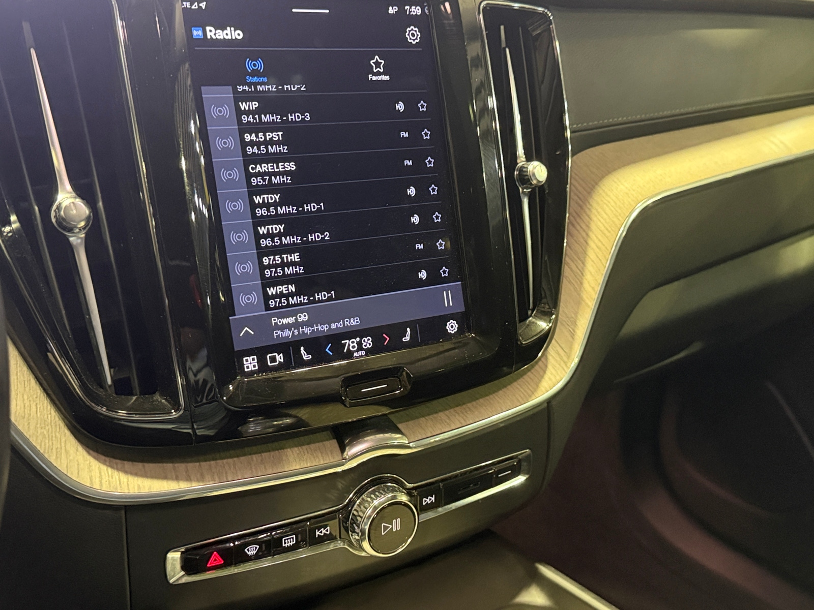 Thumbnail: 2022 Volvo XC60 - 3