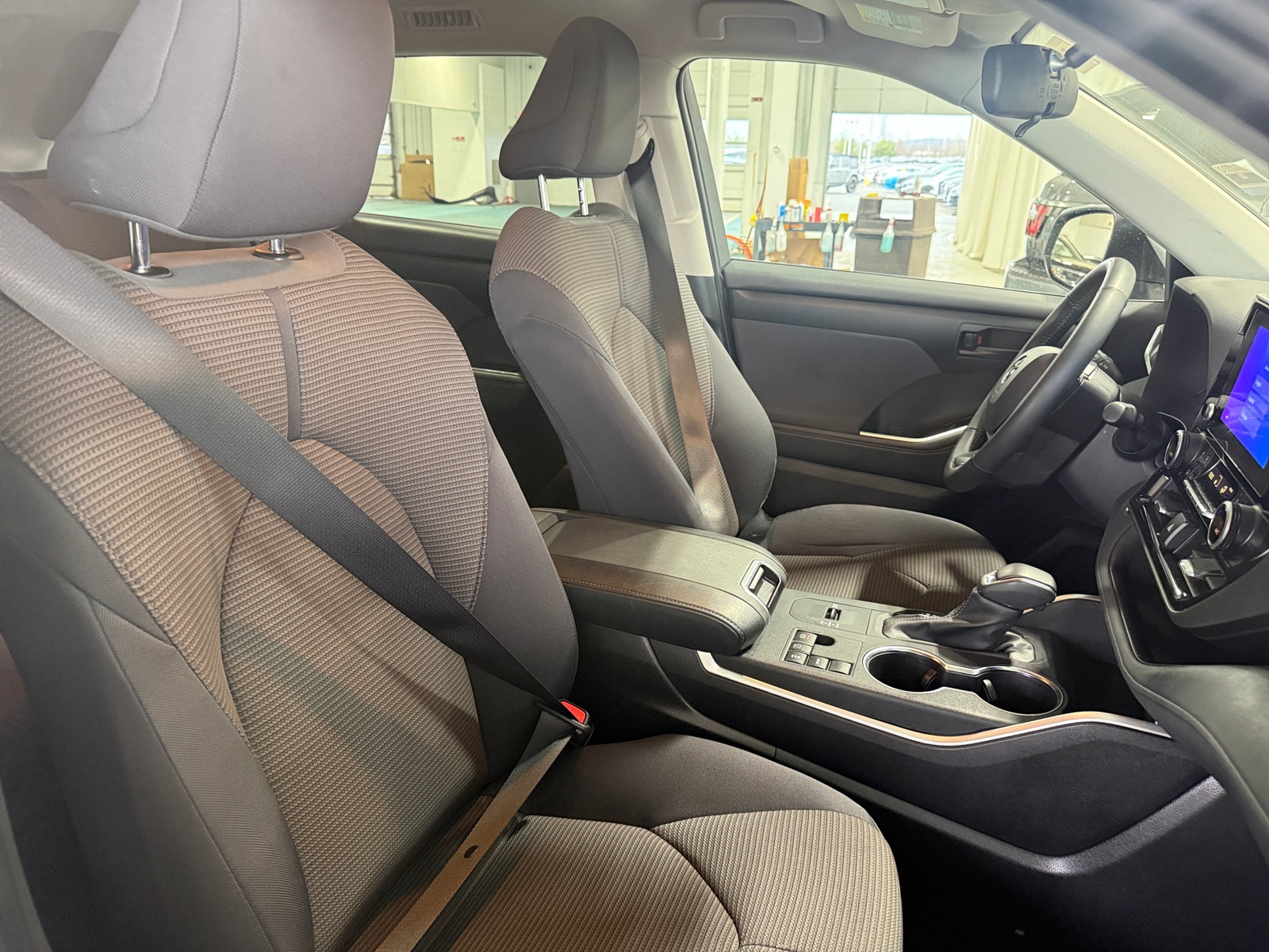 Thumbnail: 2025 Toyota Highlander - 2