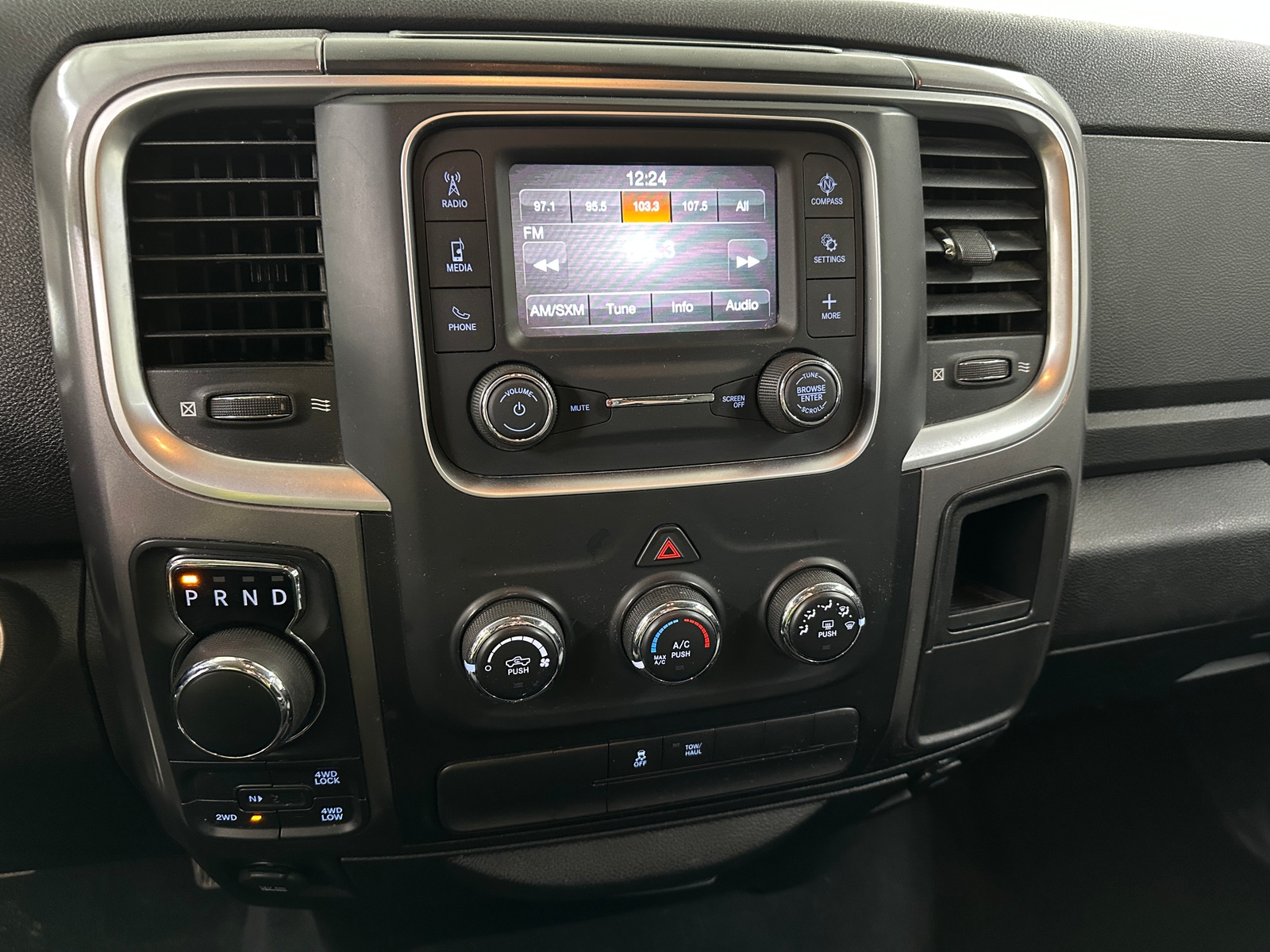 Thumbnail: 2021 RAM 1500 Classic - 4