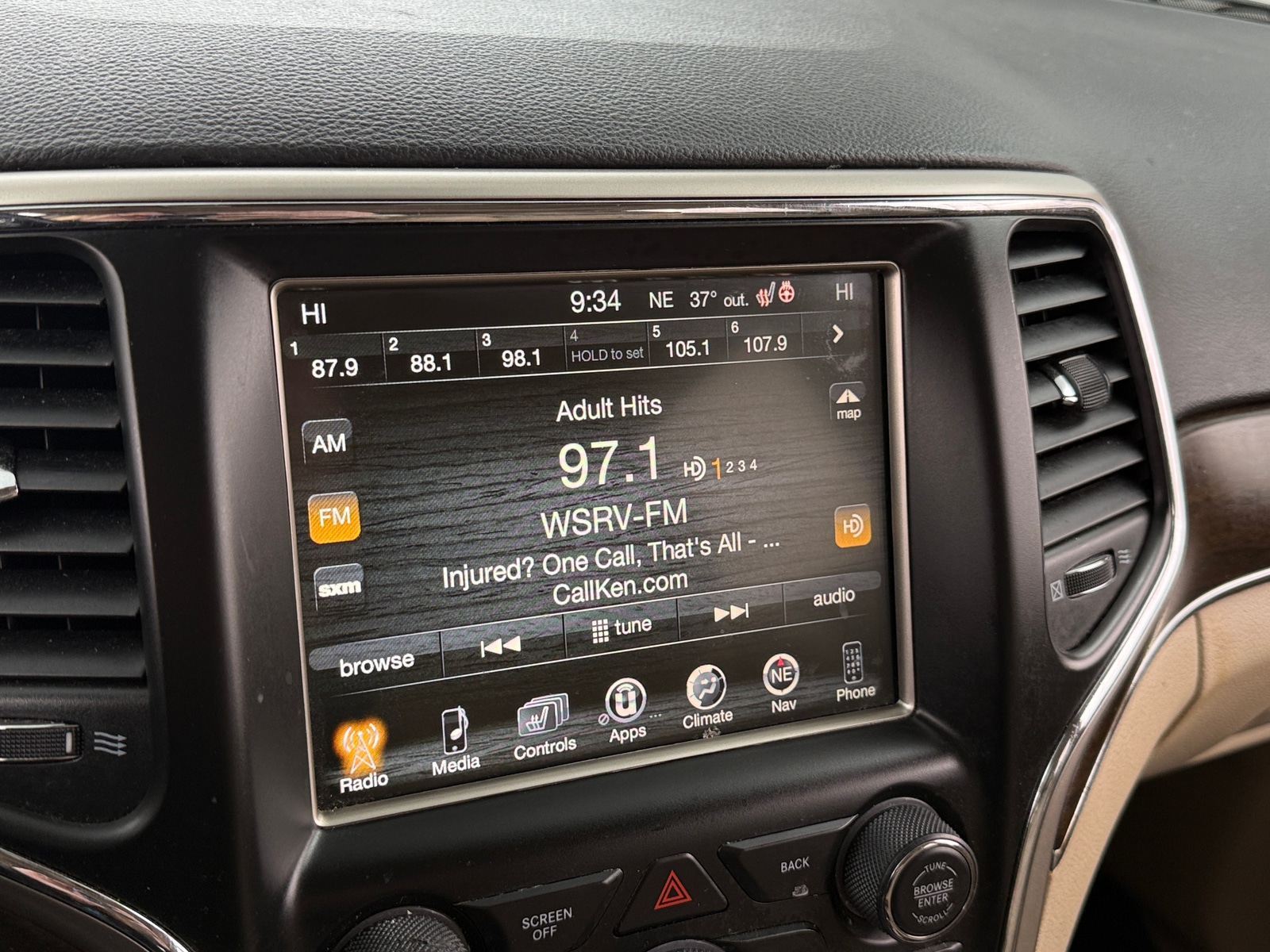 Thumbnail: 2015 Jeep Grand Cherokee - 3