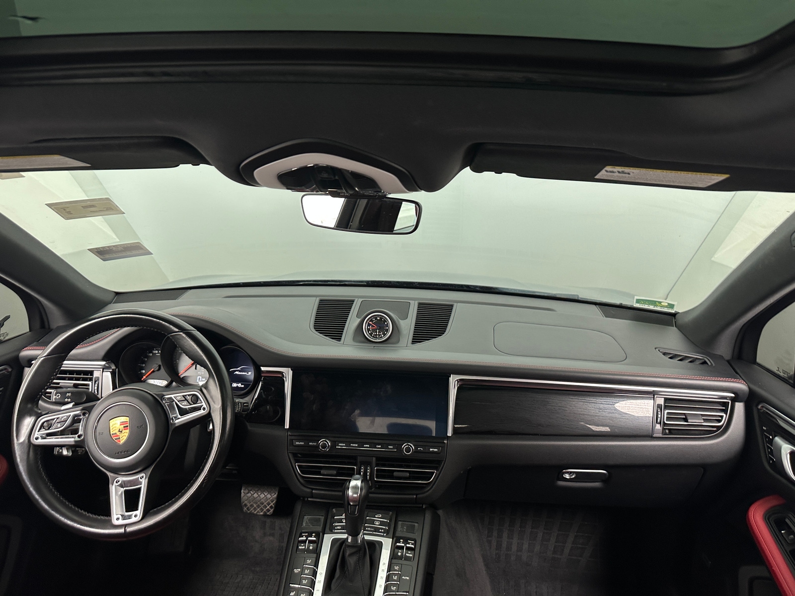 Thumbnail: 2021 Porsche Macan - 2