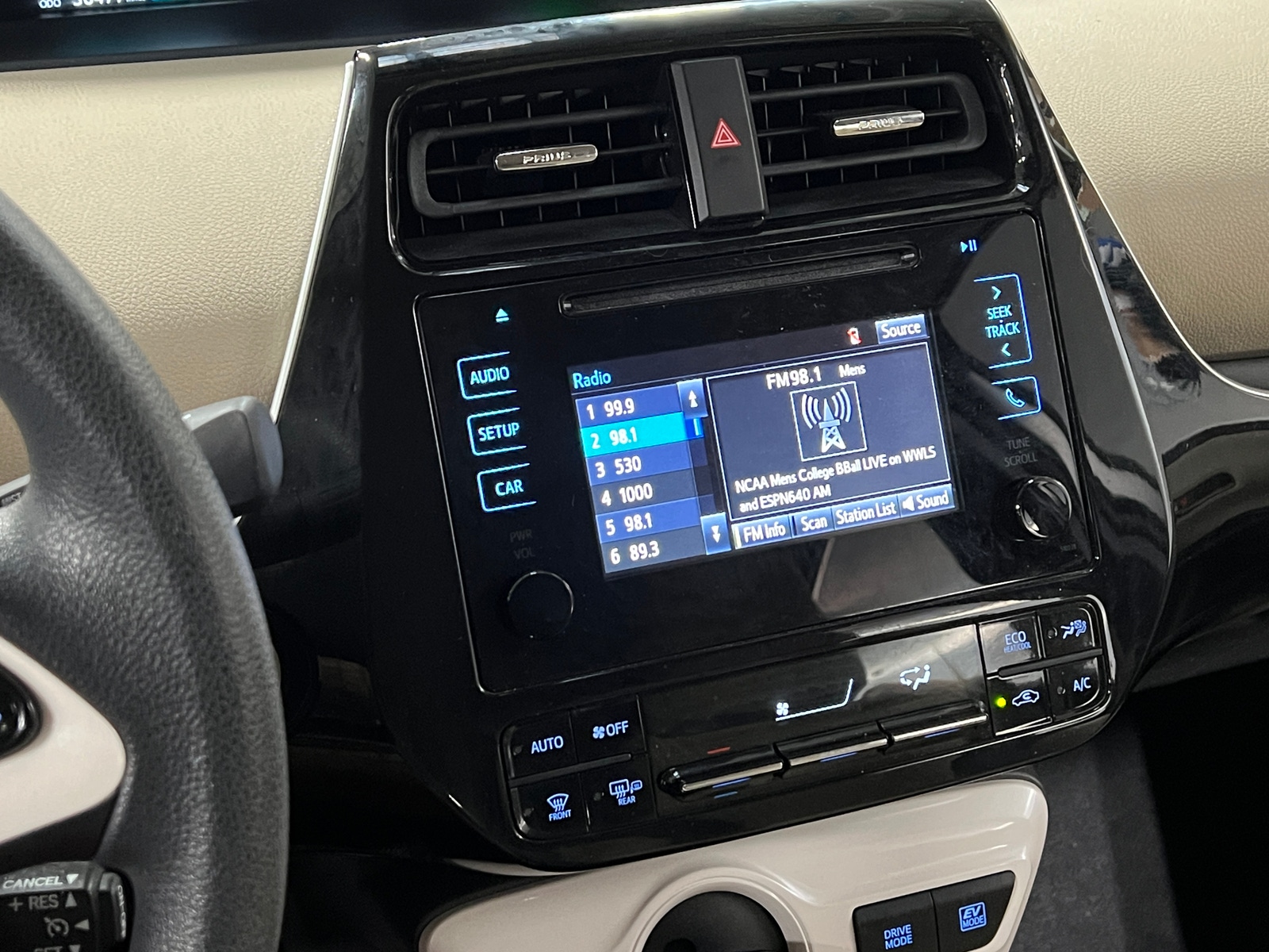 Thumbnail: 2016 Toyota Prius - 4