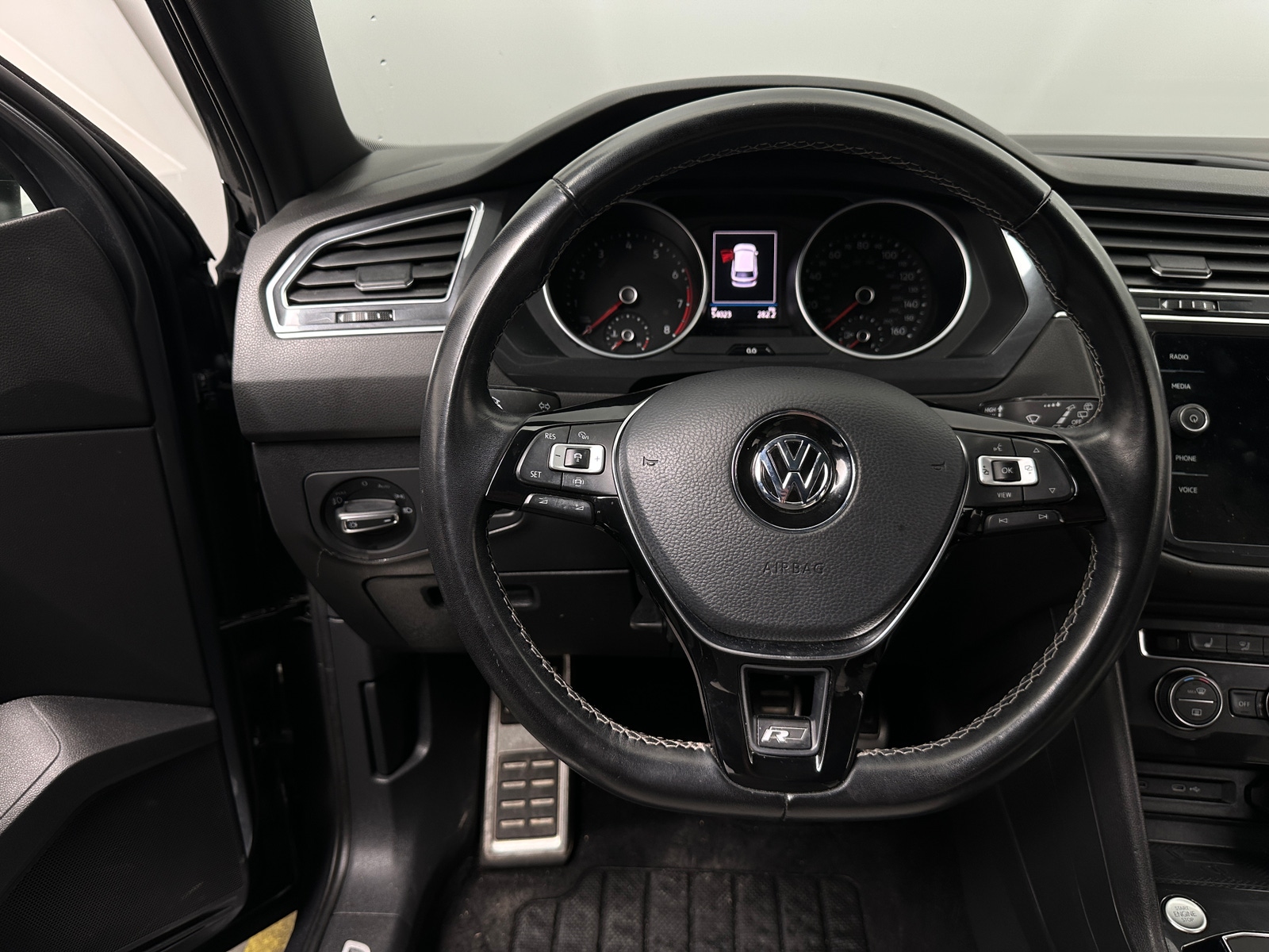 Thumbnail: 2021 Volkswagen Tiguan - 4