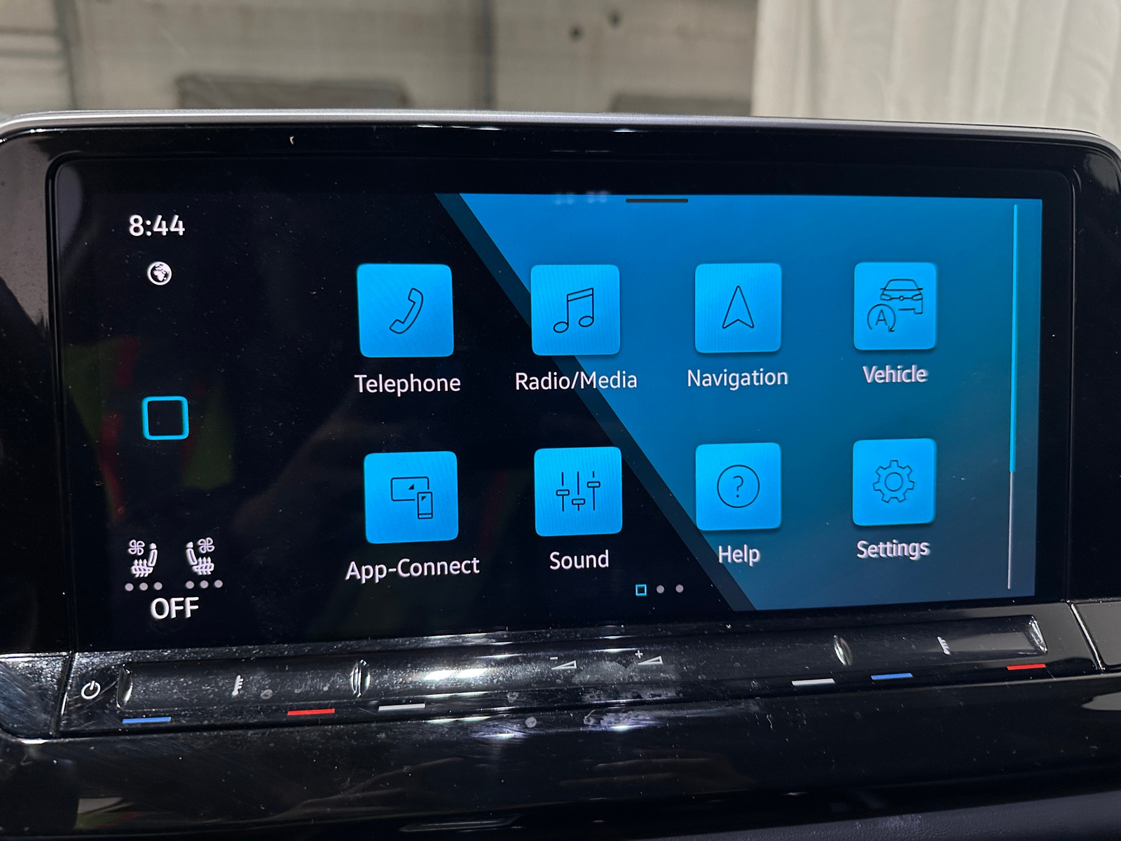 Thumbnail: 2025 Volkswagen Atlas - 3