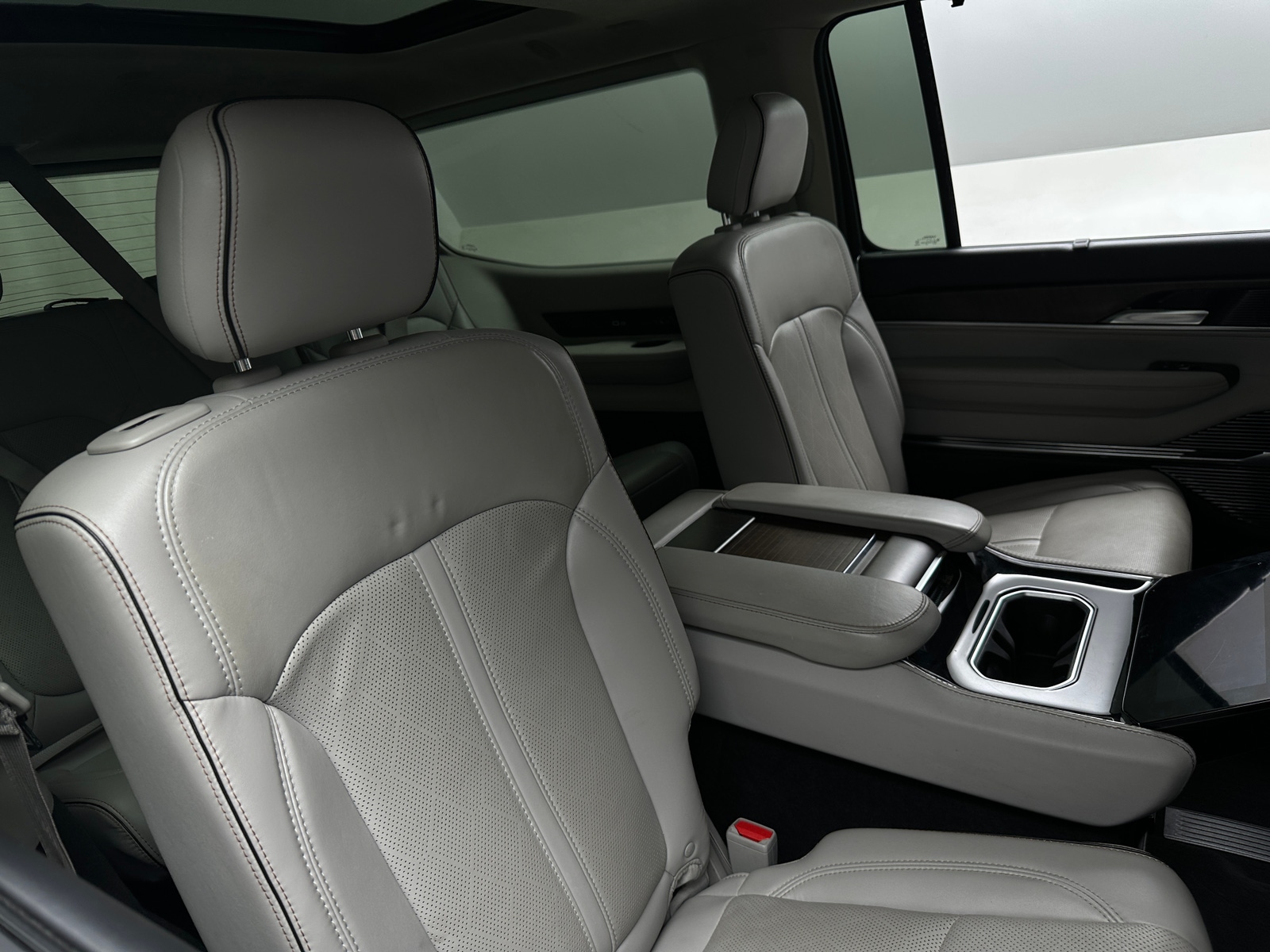 Thumbnail: 2023 Jeep Grand Wagoneer - 5
