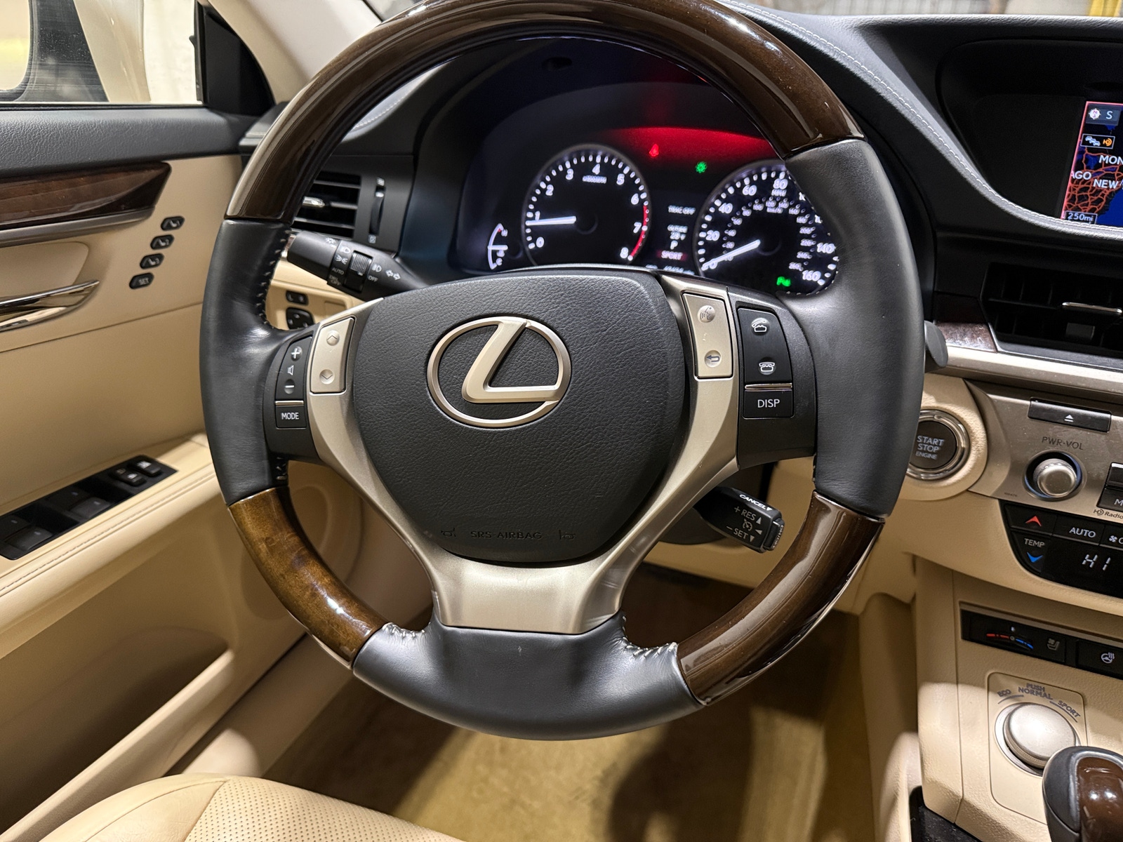 Thumbnail: 2015 Lexus ES - 4