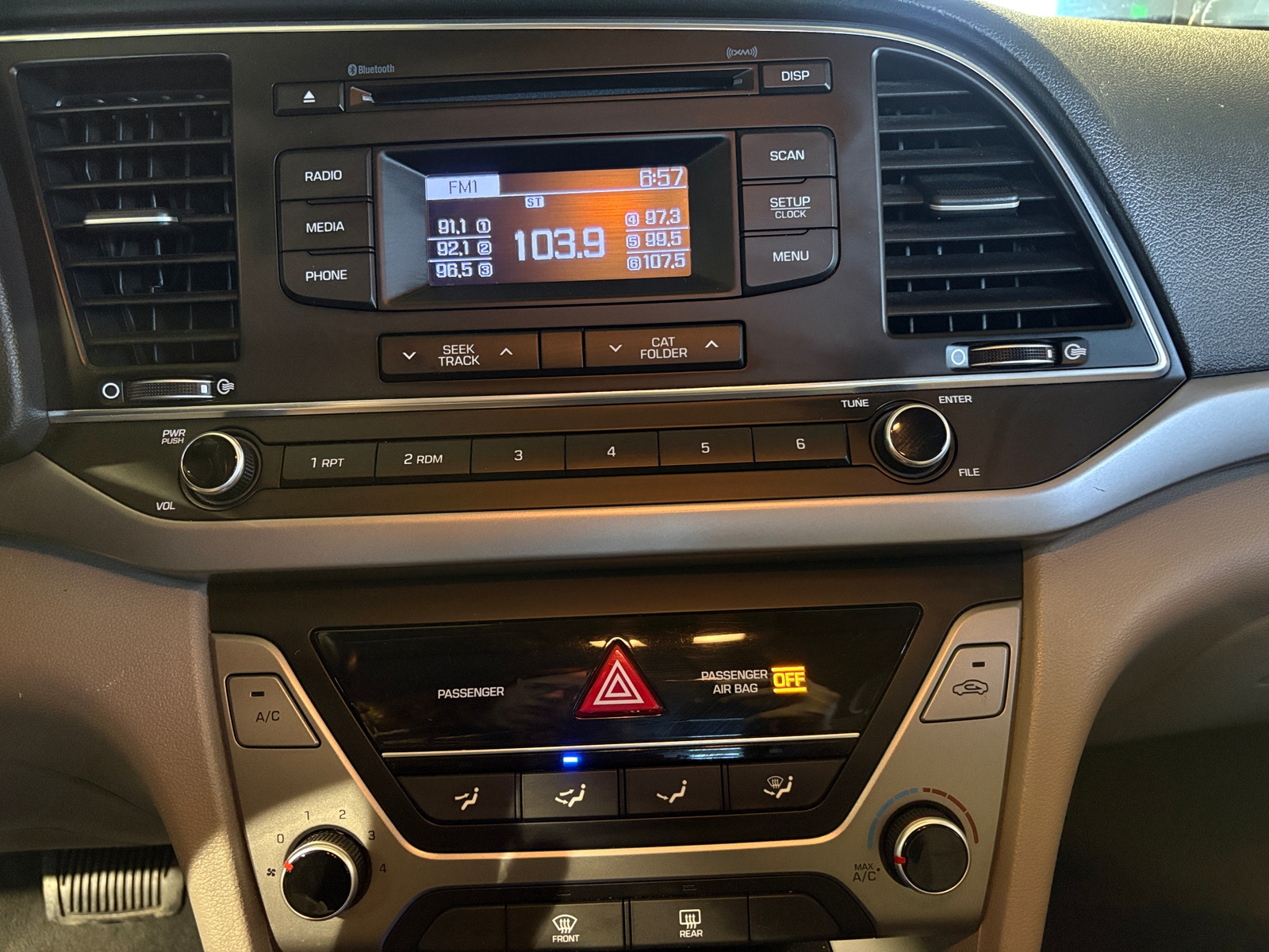 Thumbnail: 2017 Hyundai Elantra - 4