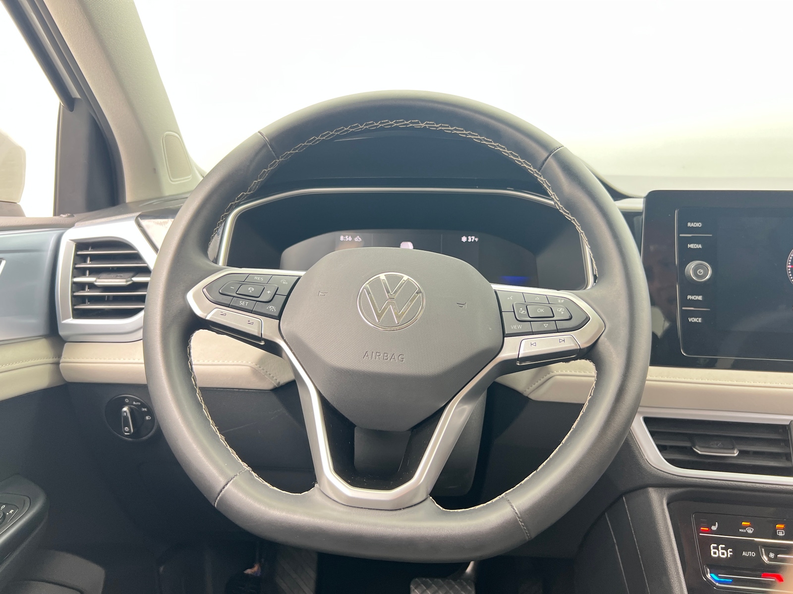 Thumbnail: 2025 Volkswagen Taos - 4