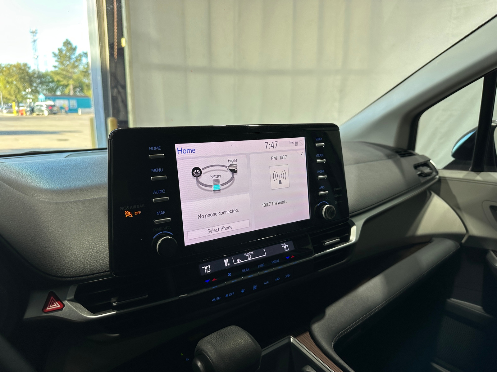 Thumbnail: 2023 Toyota Sienna - 4