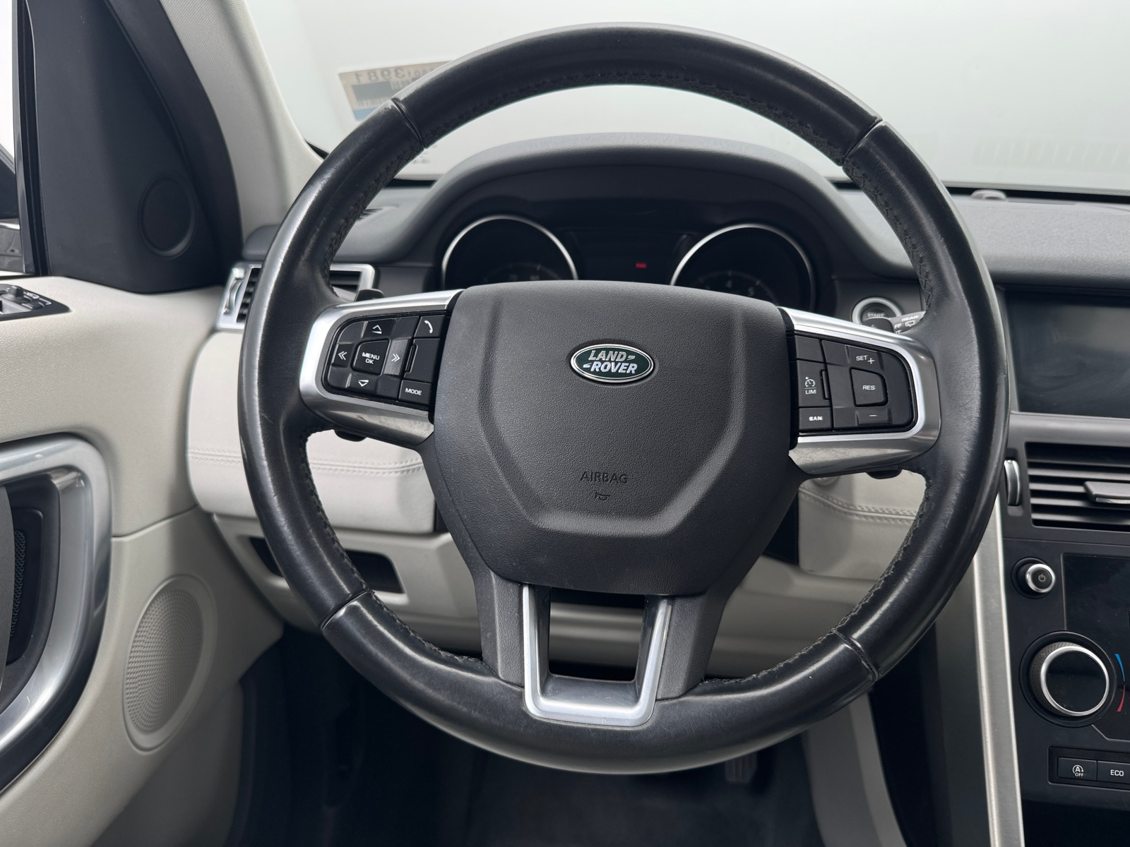 Thumbnail: 2019 Land Rover Discovery Sport - 4