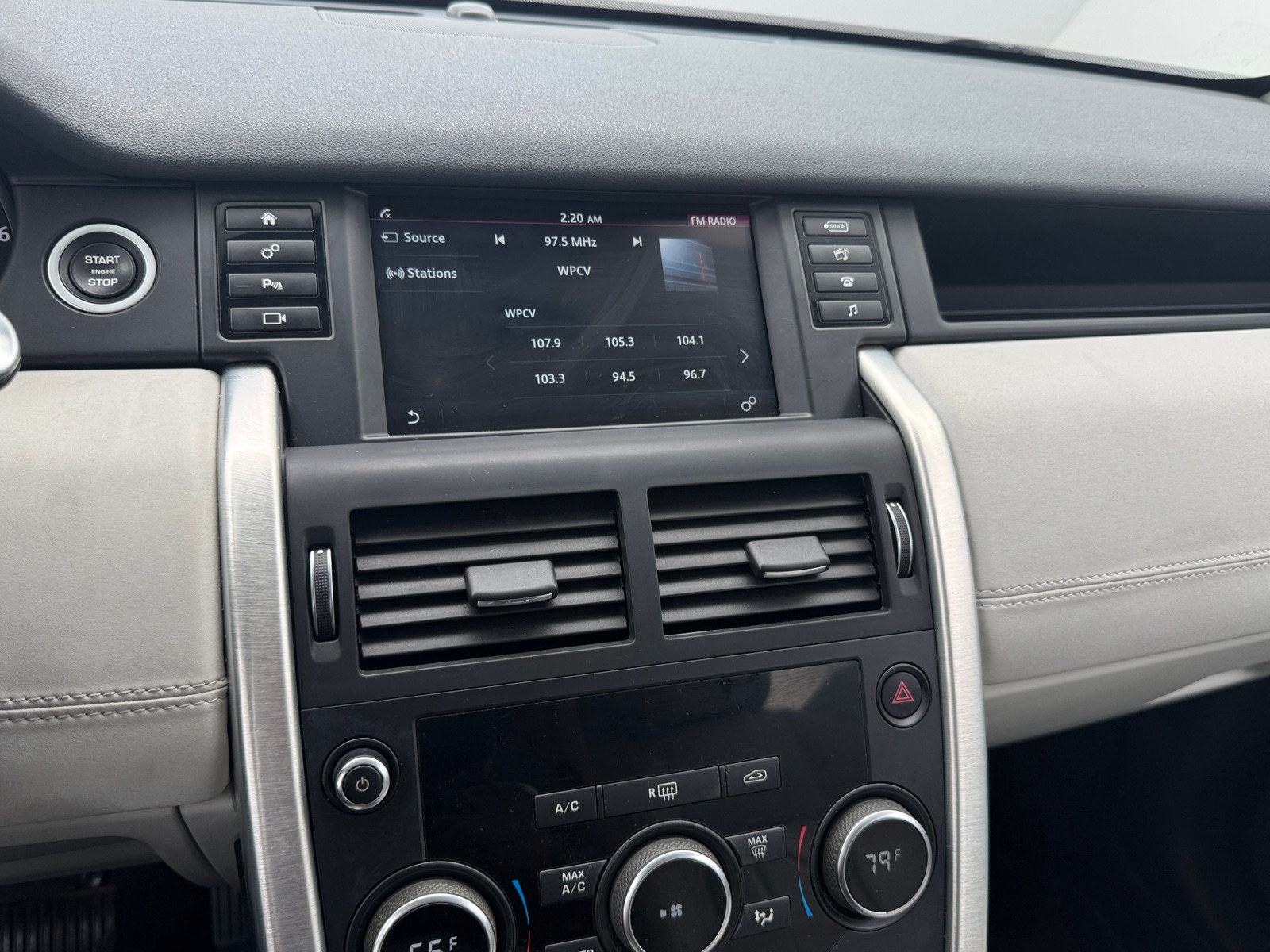 Thumbnail: 2019 Land Rover Discovery Sport - 3