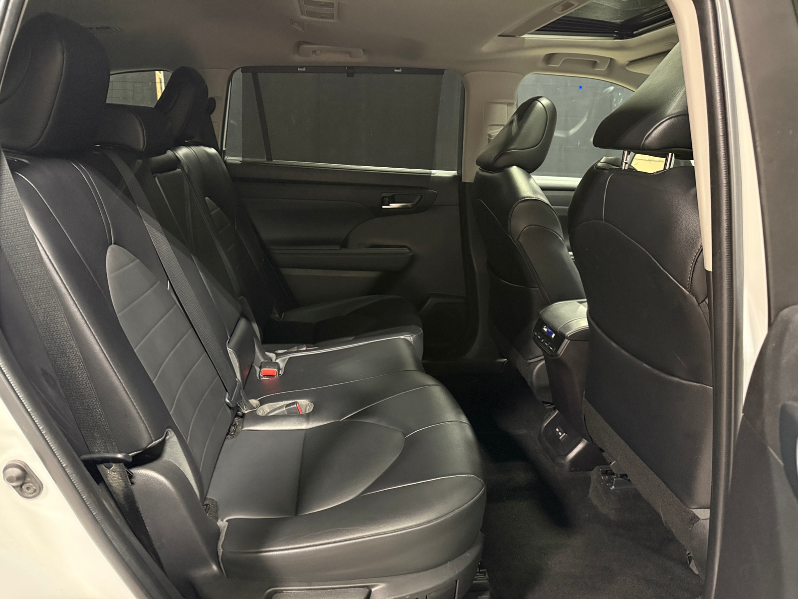 Thumbnail: 2022 Toyota Highlander - 5