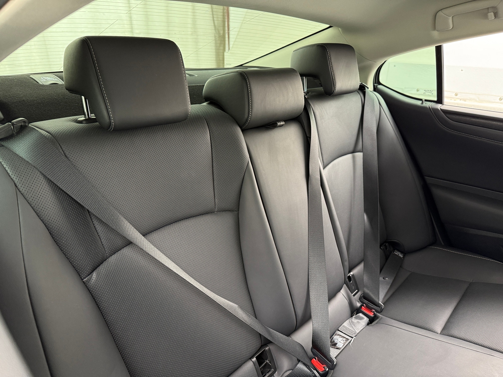 Thumbnail: 2022 Lexus ES - 5