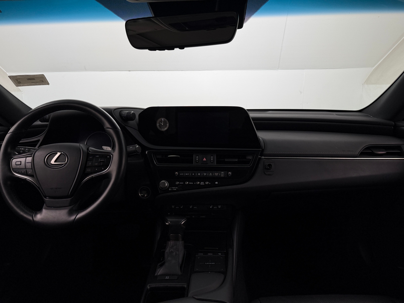 Thumbnail: 2022 Lexus ES - 2