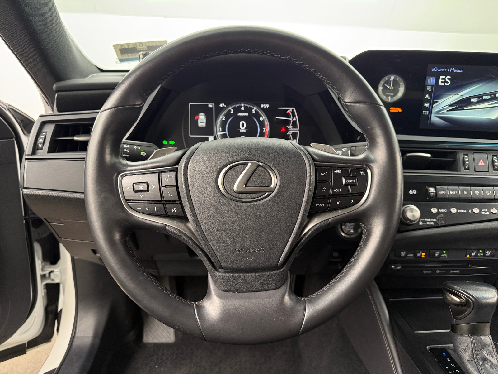 Thumbnail: 2022 Lexus ES - 4