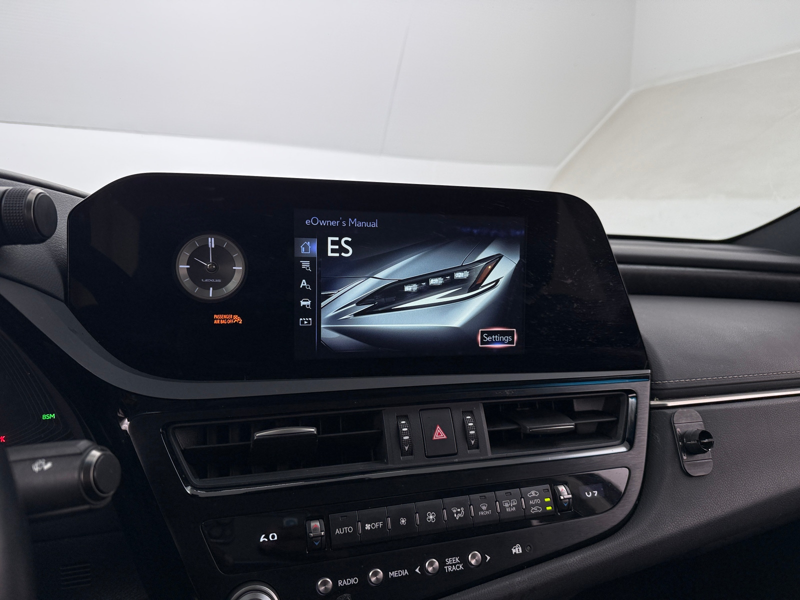 Thumbnail: 2022 Lexus ES - 3