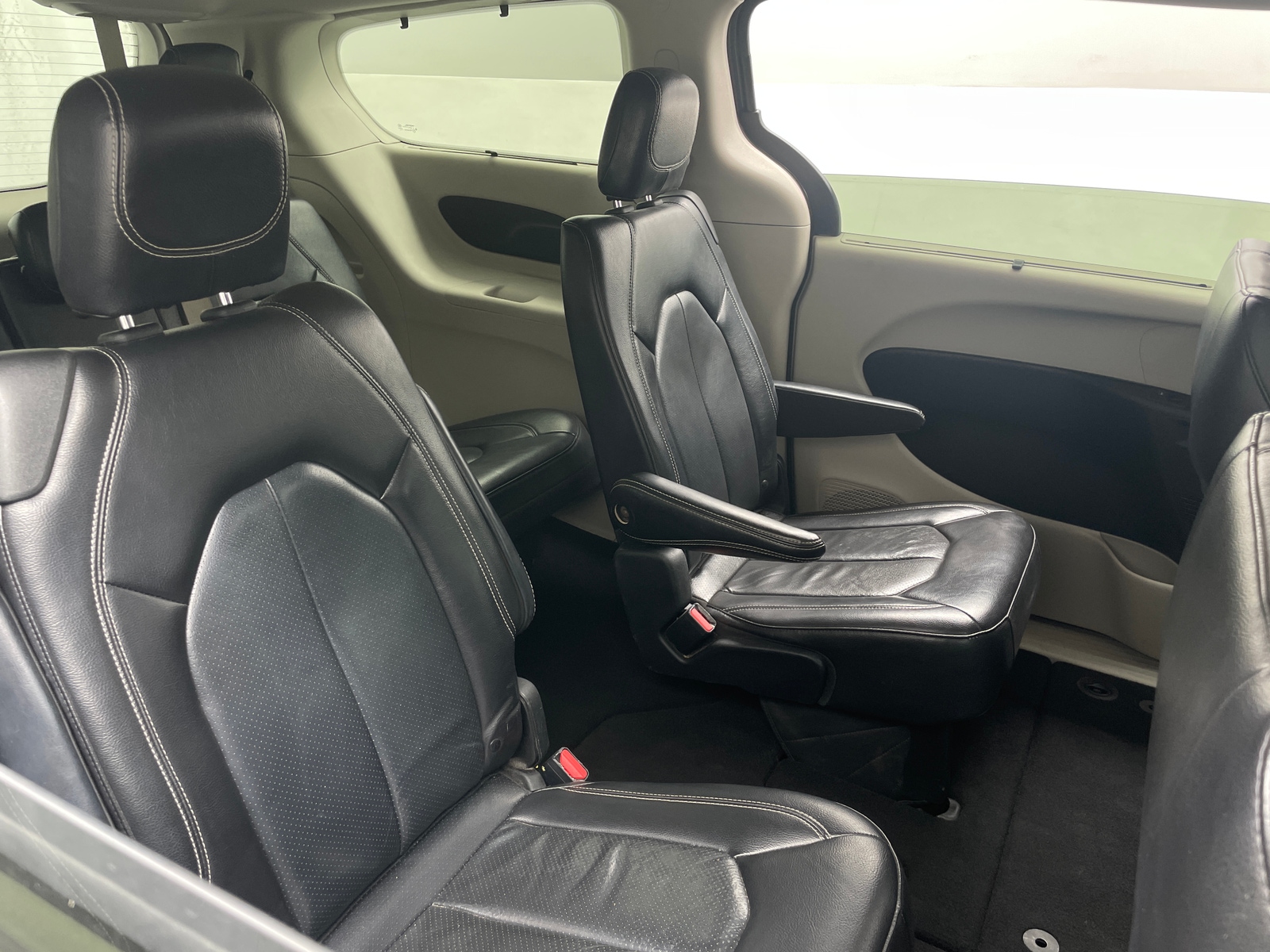 Thumbnail: 2022 Chrysler Pacifica - 5