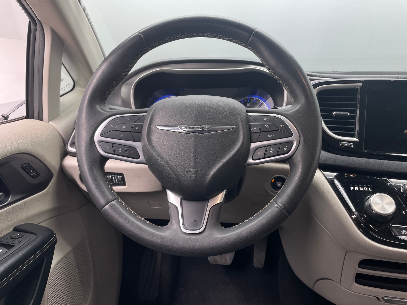 Thumbnail: 2022 Chrysler Pacifica - 4