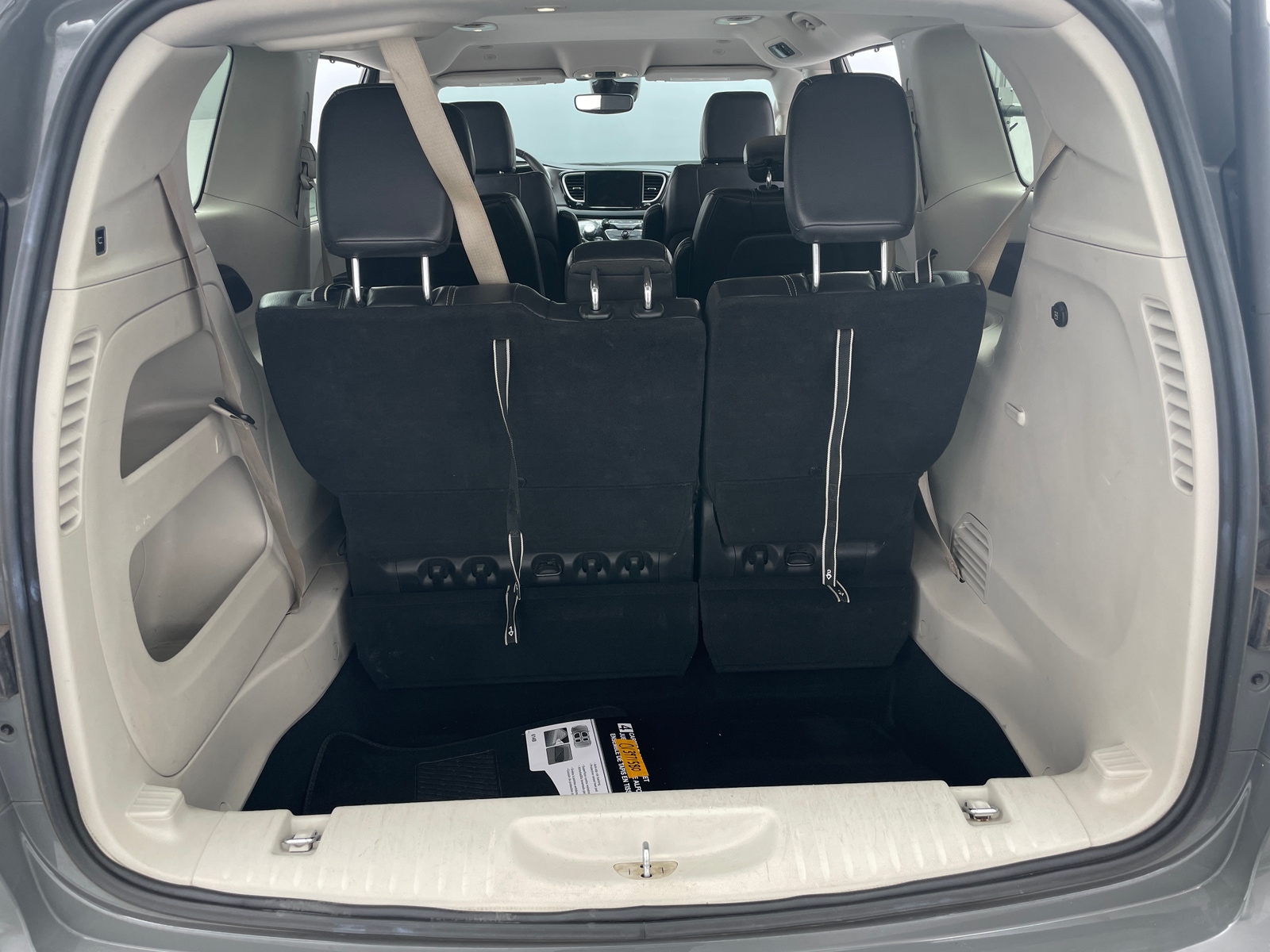 Thumbnail: 2022 Chrysler Pacifica - 6