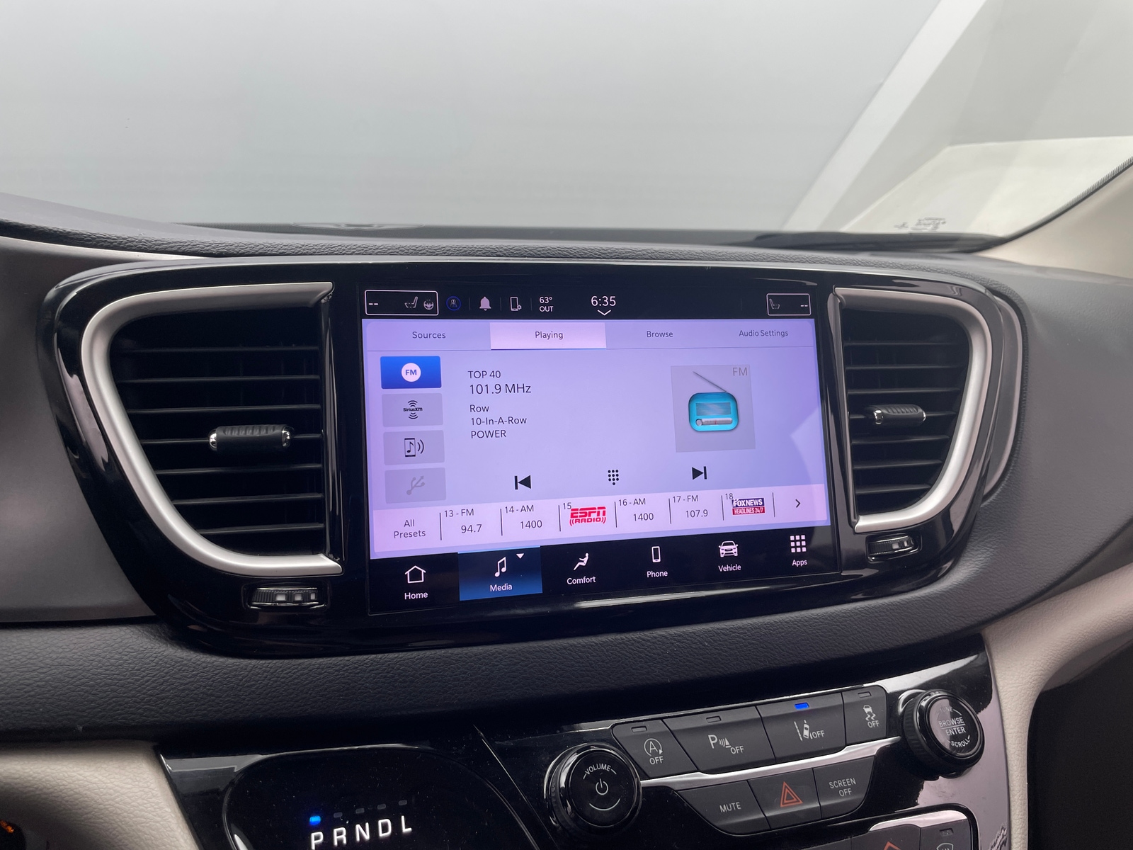 Thumbnail: 2022 Chrysler Pacifica - 3