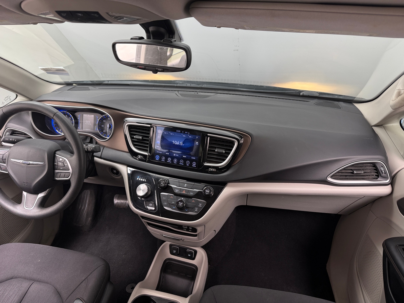 Thumbnail: 2017 Chrysler Pacifica - 3