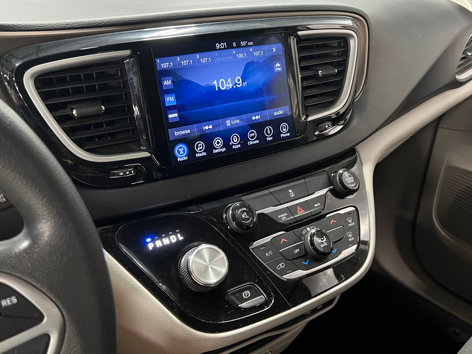 Thumbnail: 2017 Chrysler Pacifica - 4