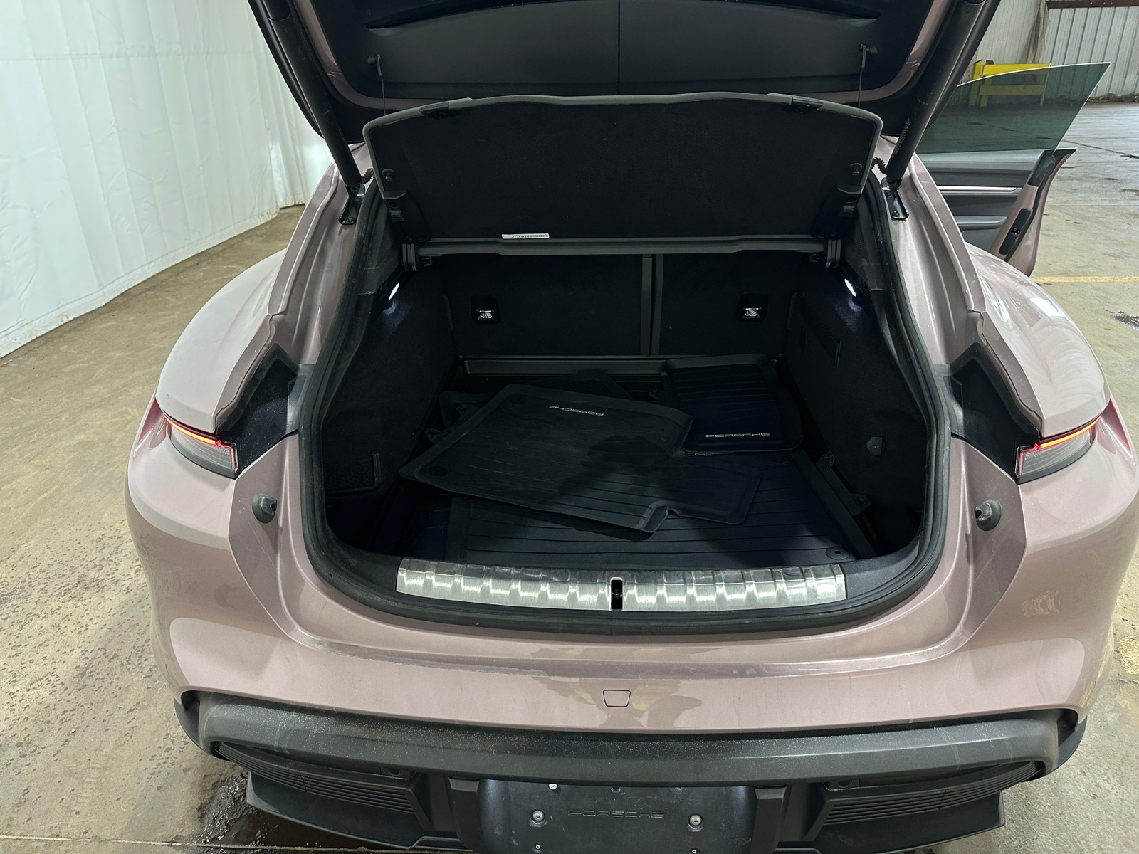 Thumbnail: 2022 Porsche Taycan - 6