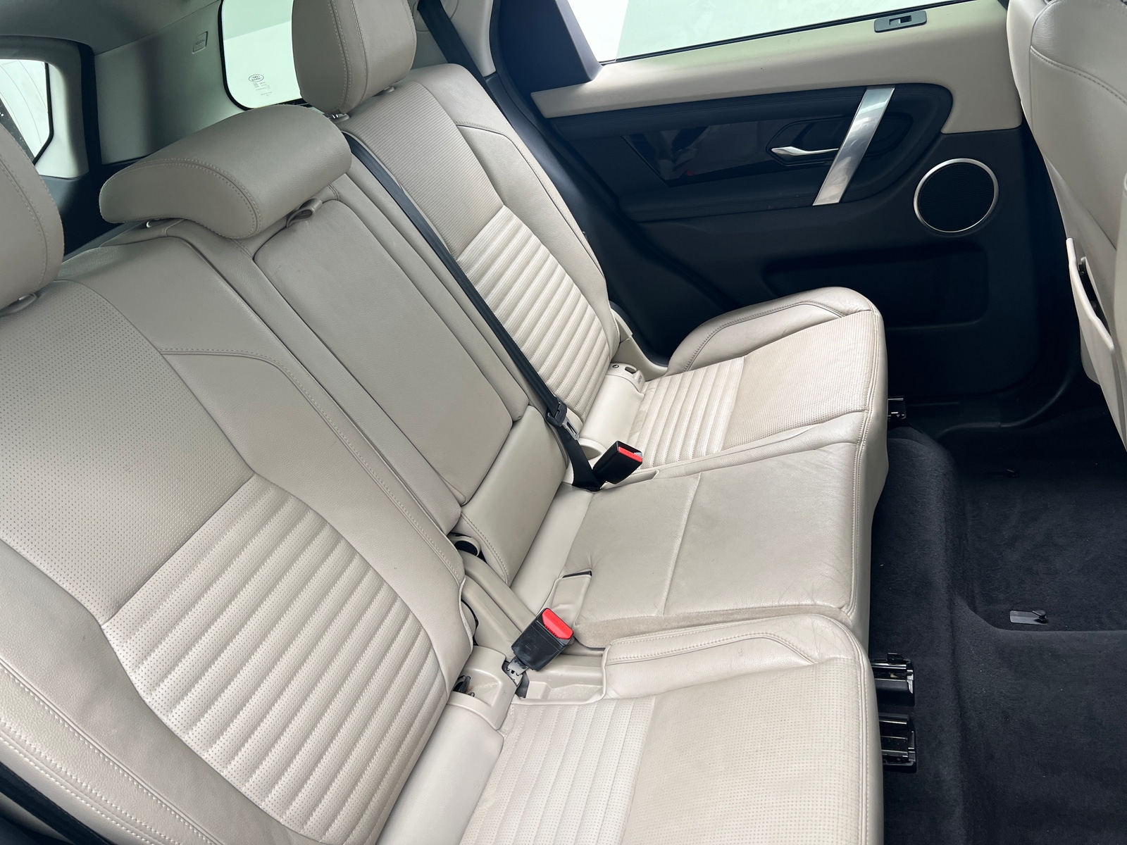 Thumbnail: 2020 Land Rover Discovery Sport - 5