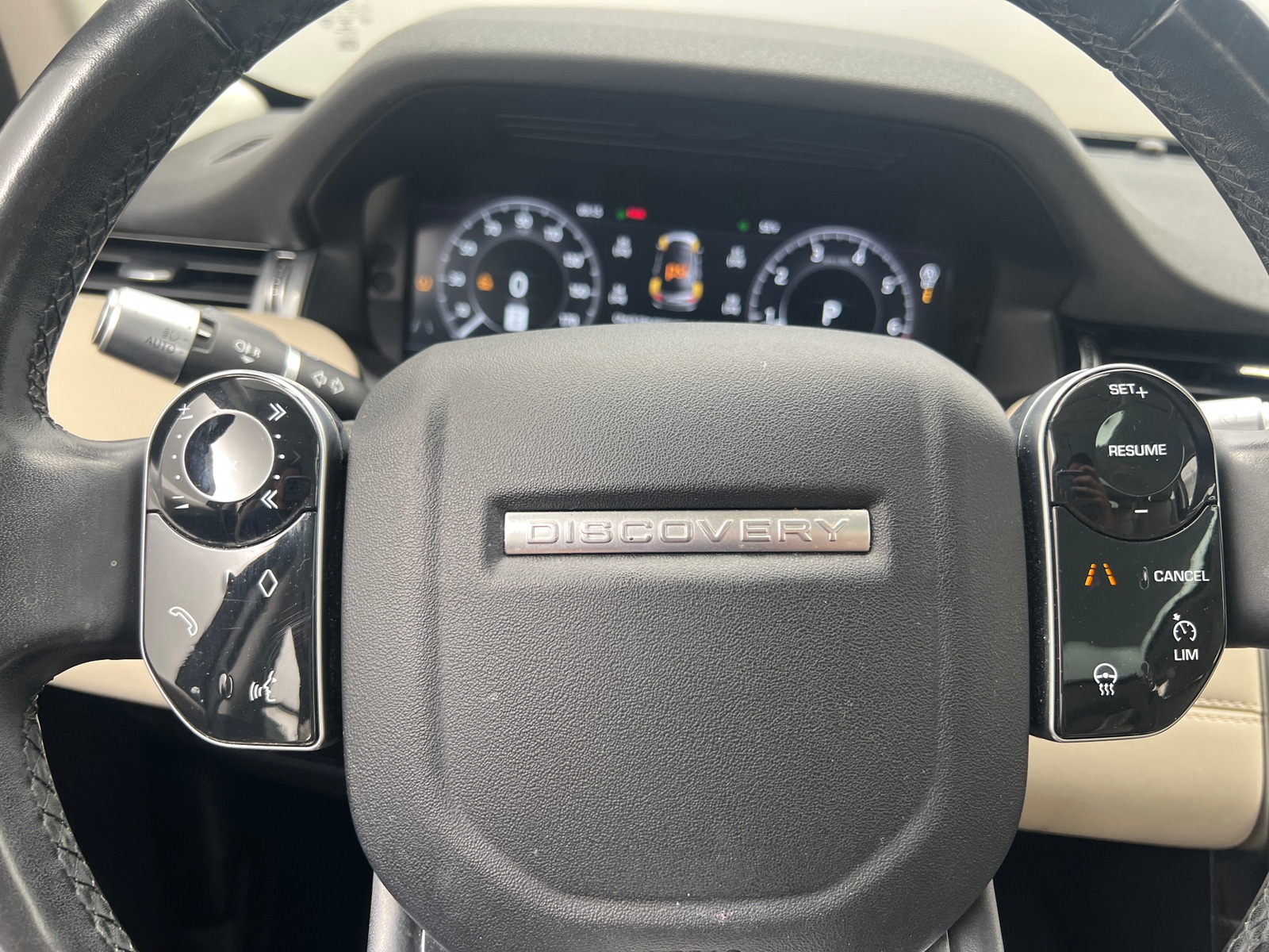 Thumbnail: 2020 Land Rover Discovery Sport - 4