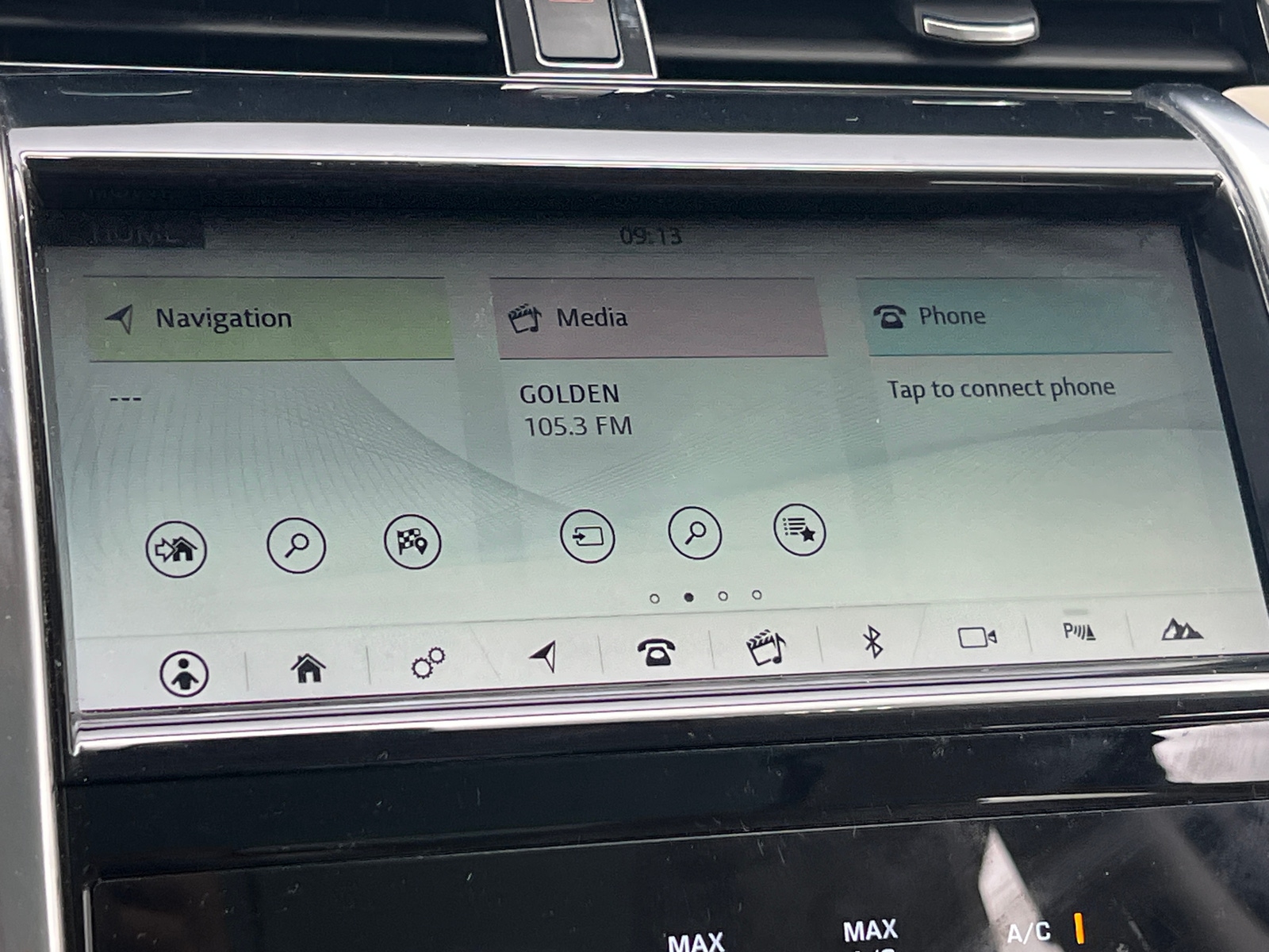 Thumbnail: 2020 Land Rover Discovery Sport - 3