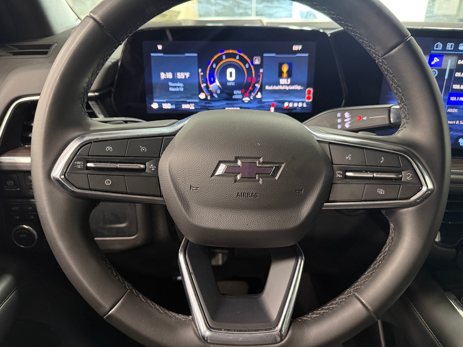 Thumbnail: 2025 Chevrolet Suburban - 4