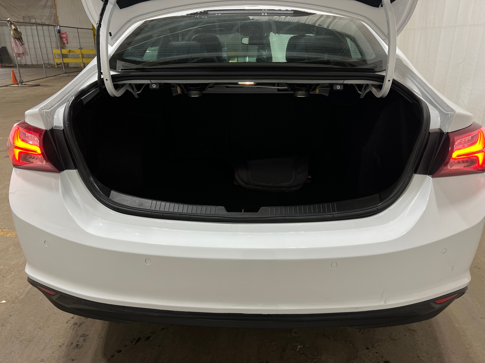 Thumbnail: 2024 Chevrolet Malibu - 6