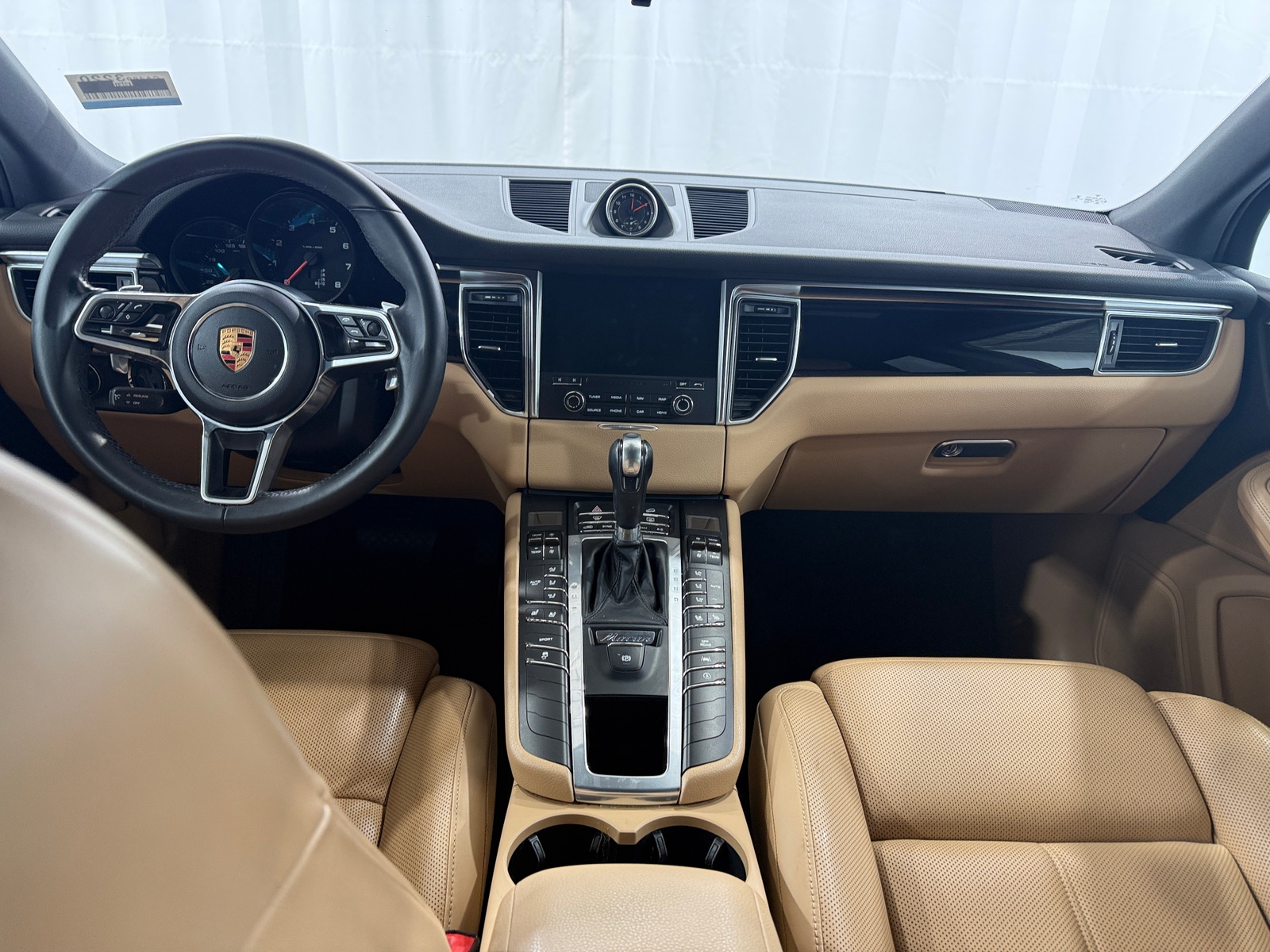 Thumbnail: 2018 Porsche Macan - 2